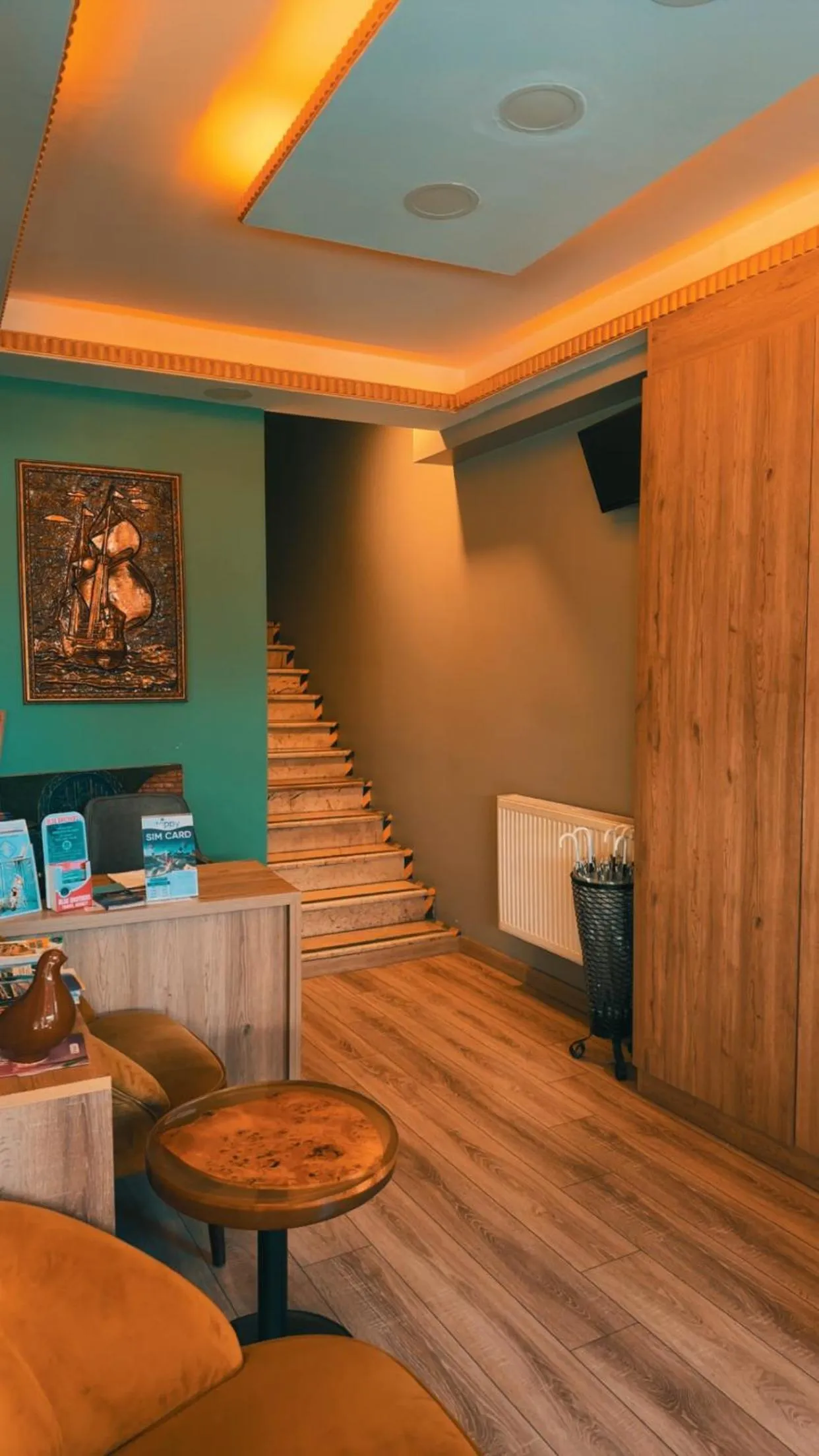 Living room in Golden Sail Hotel Old City