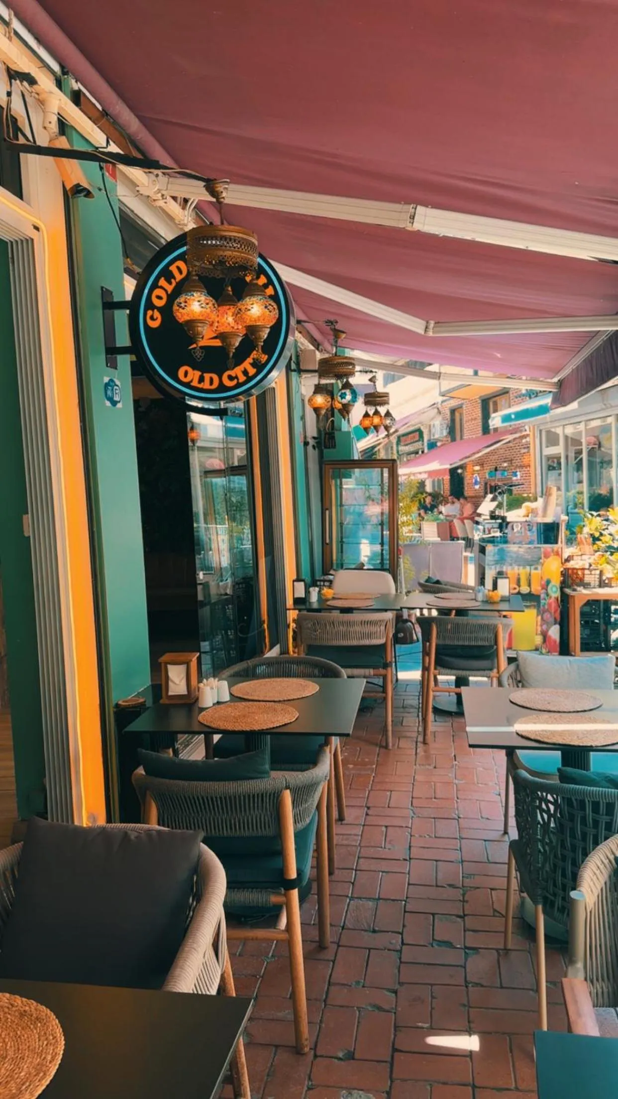 Restaurant/places to eat in Golden Sail Hotel Old City