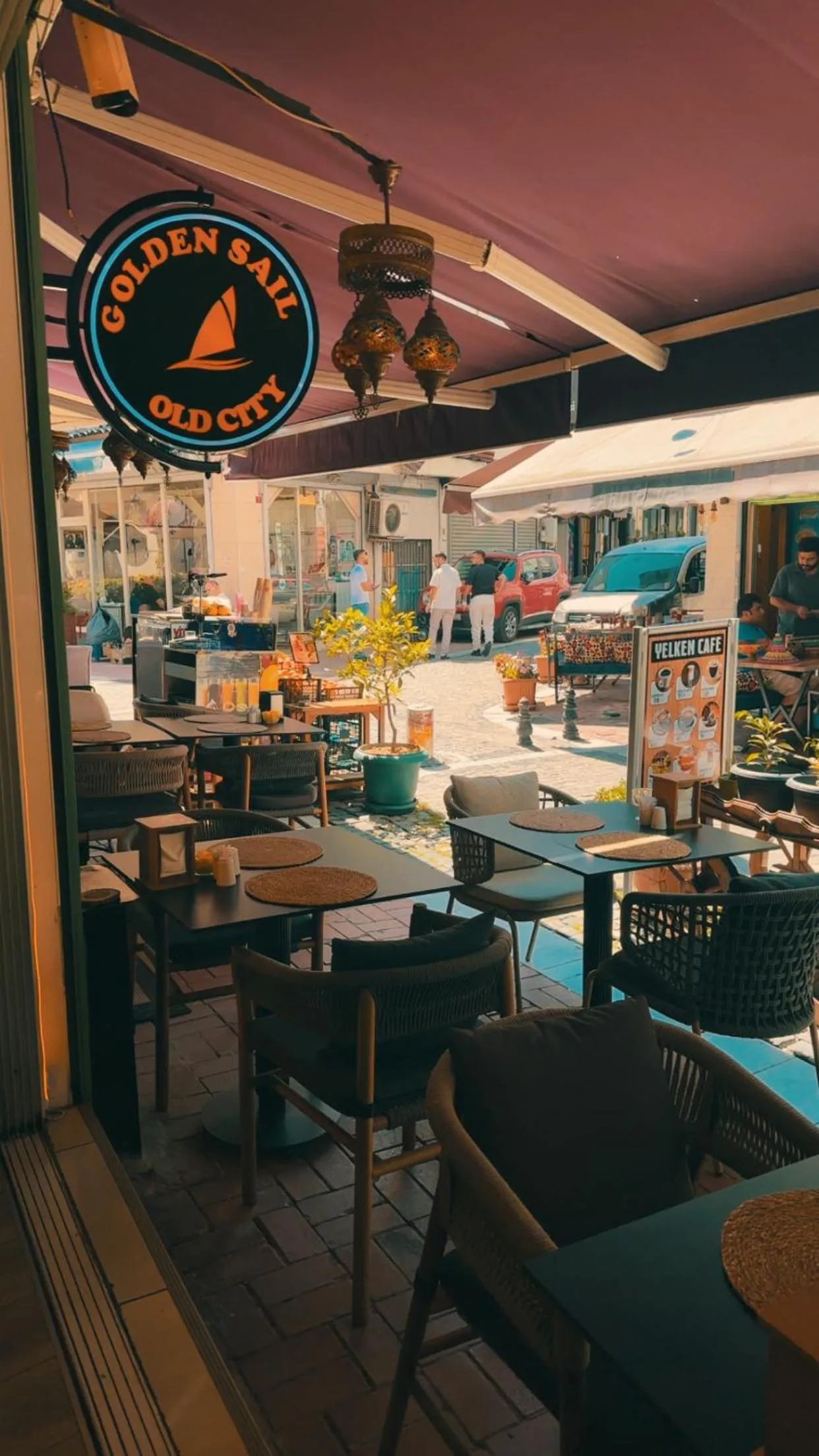 Restaurant/places to eat in Golden Sail Hotel Old City