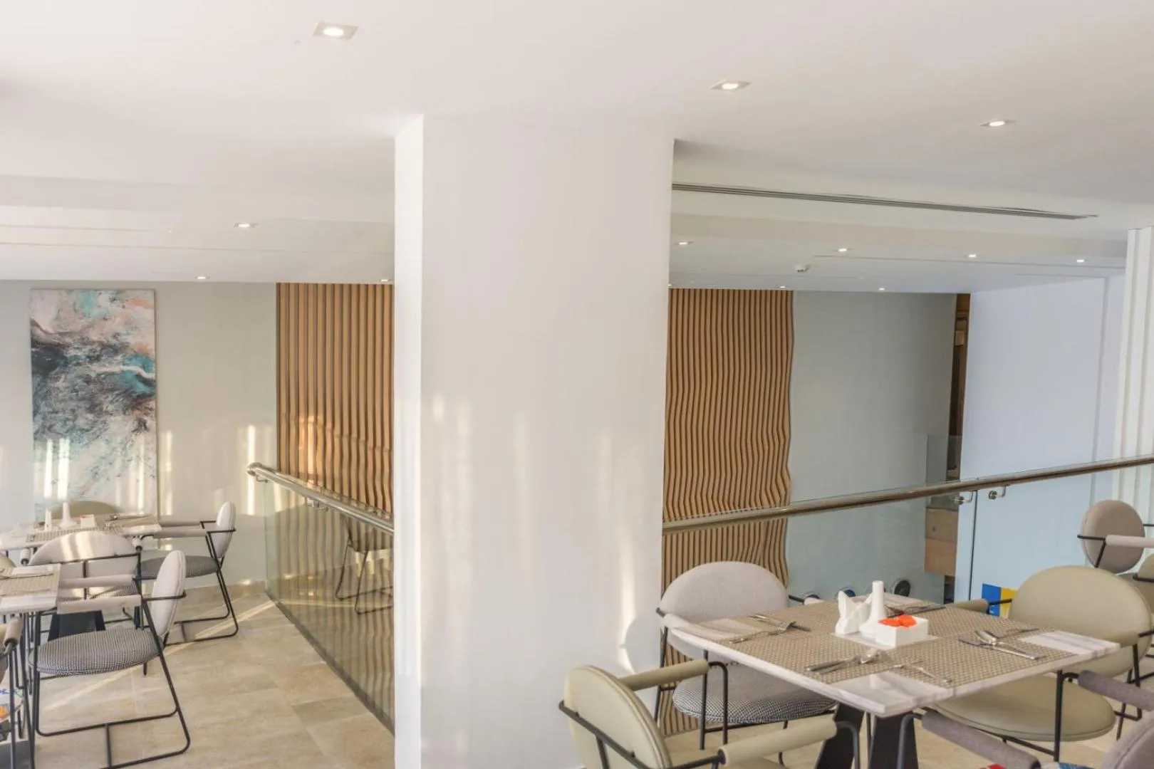 Restaurant/places to eat in Ewaa Express Hotel - Al Rawda