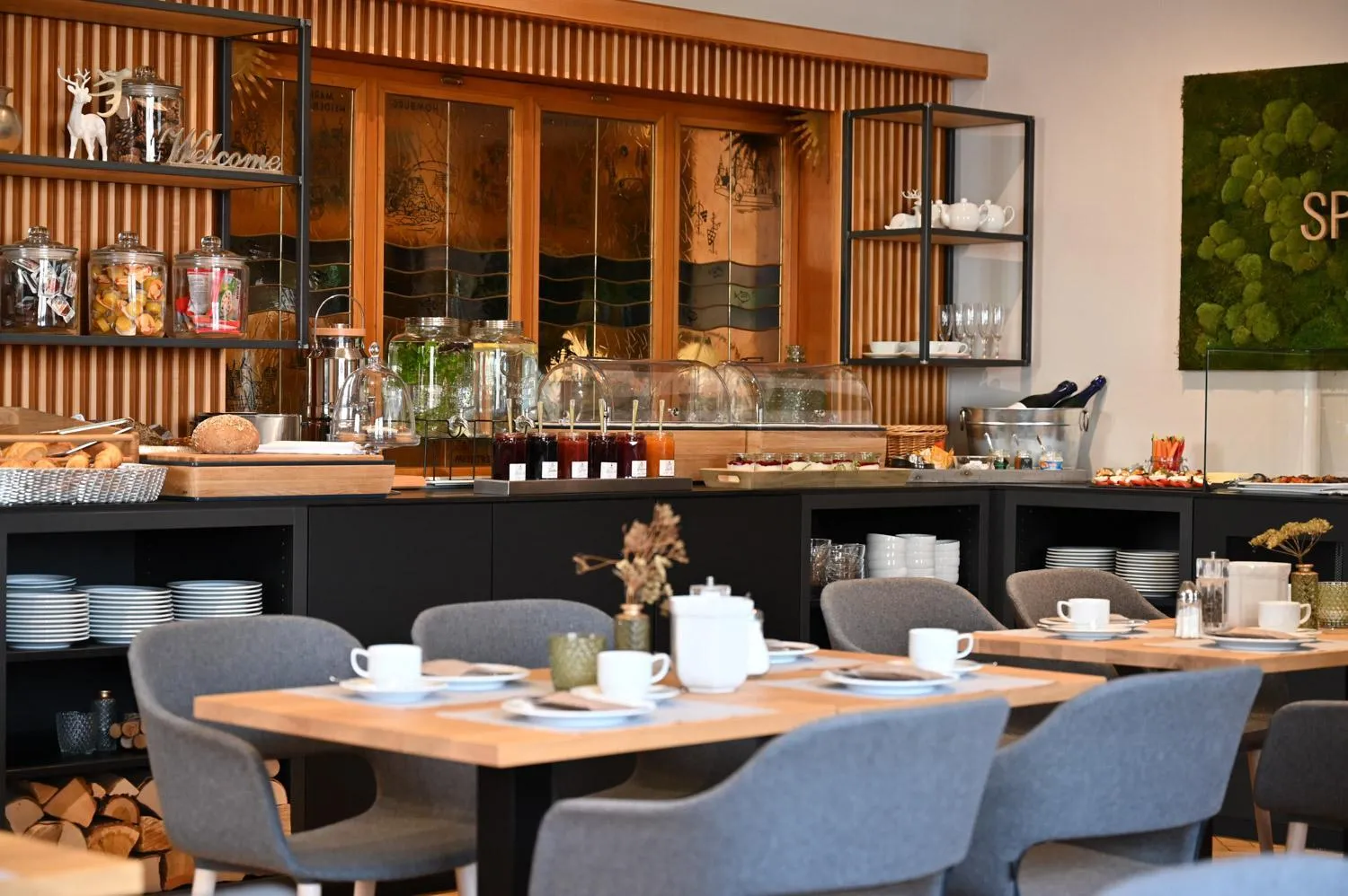 Restaurant/places to eat in Land-gut Hotel zum Löwen Garni