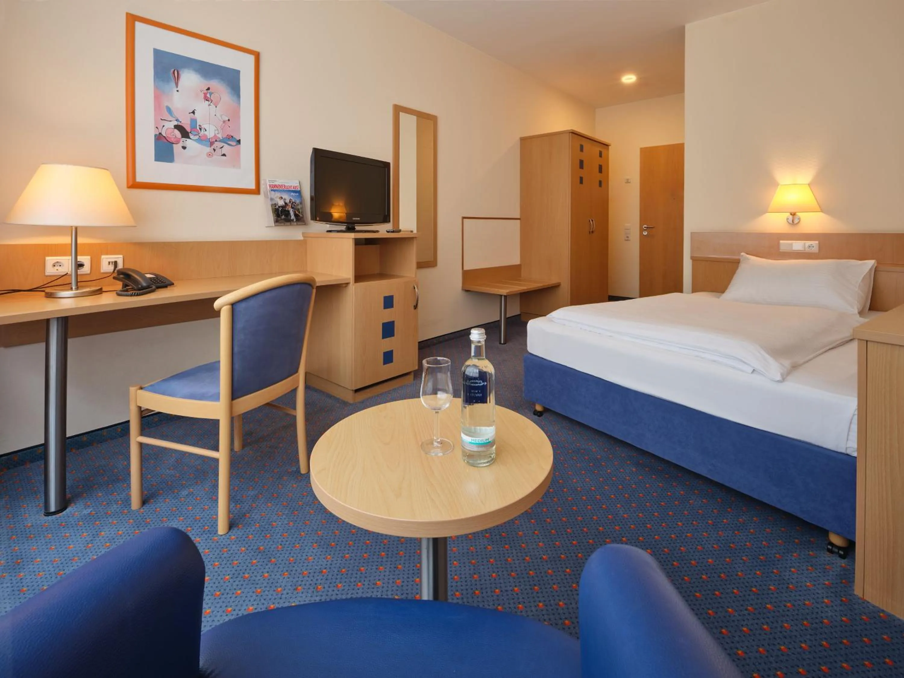 Photo of the whole room, Bed in YORS Hotel Hannover