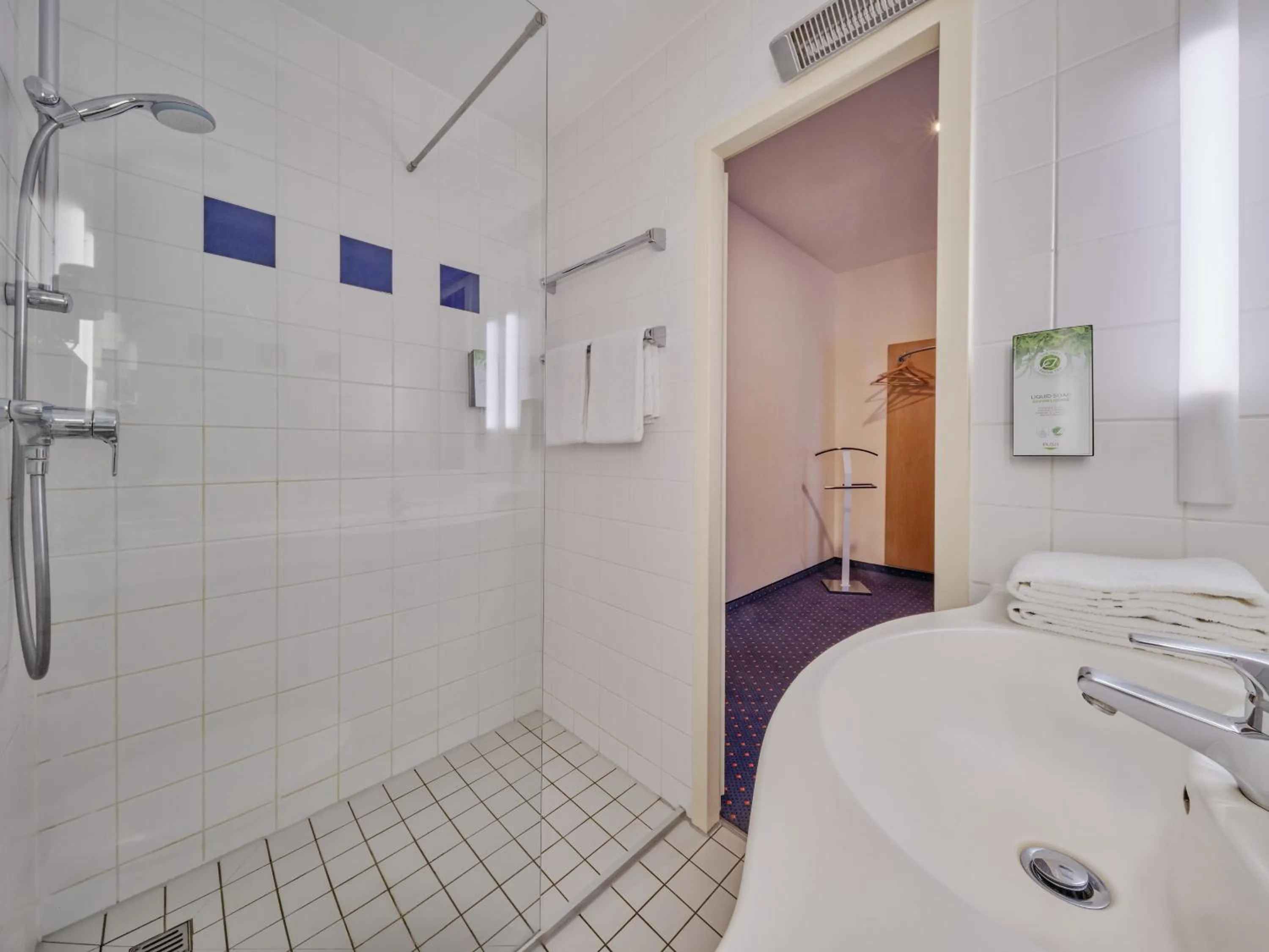 Bathroom in YORS Hotel Hannover