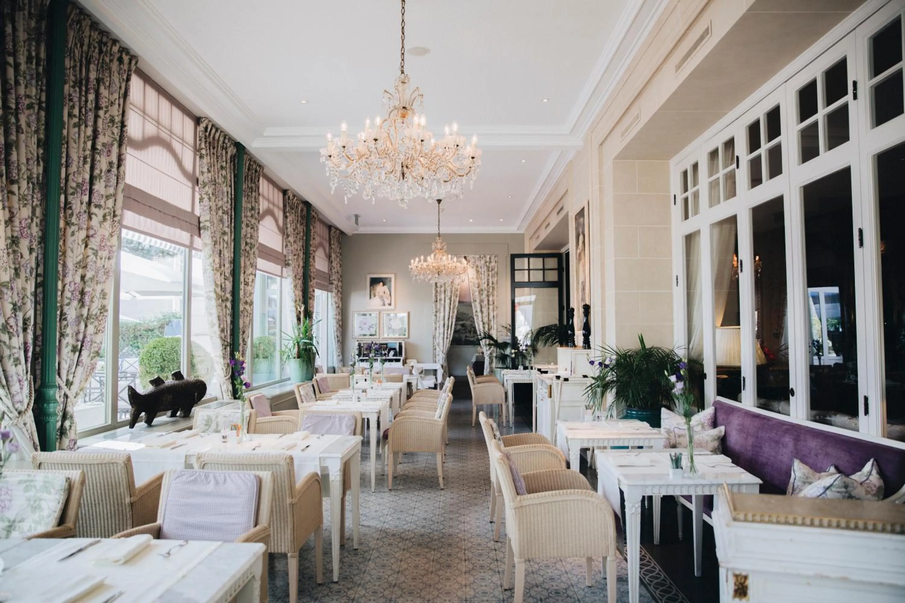 Staff in Grand Hotel du Lac - Relais & Châteaux