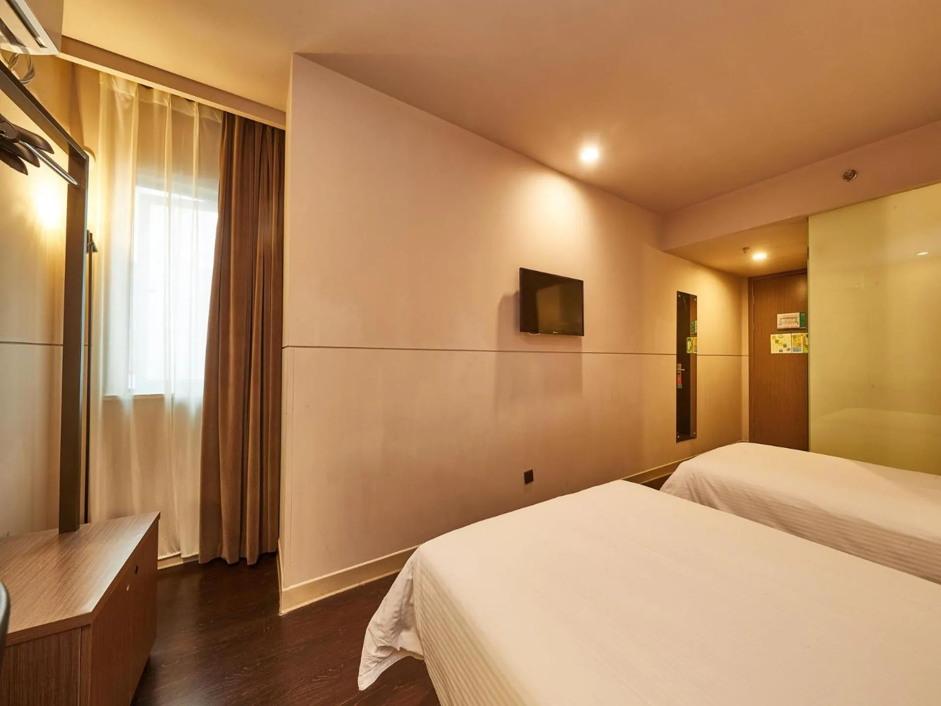 Bed in Jinjiang Inn Select Shanghai Hongqiao Hub Jiangqiao Wanda Plaza