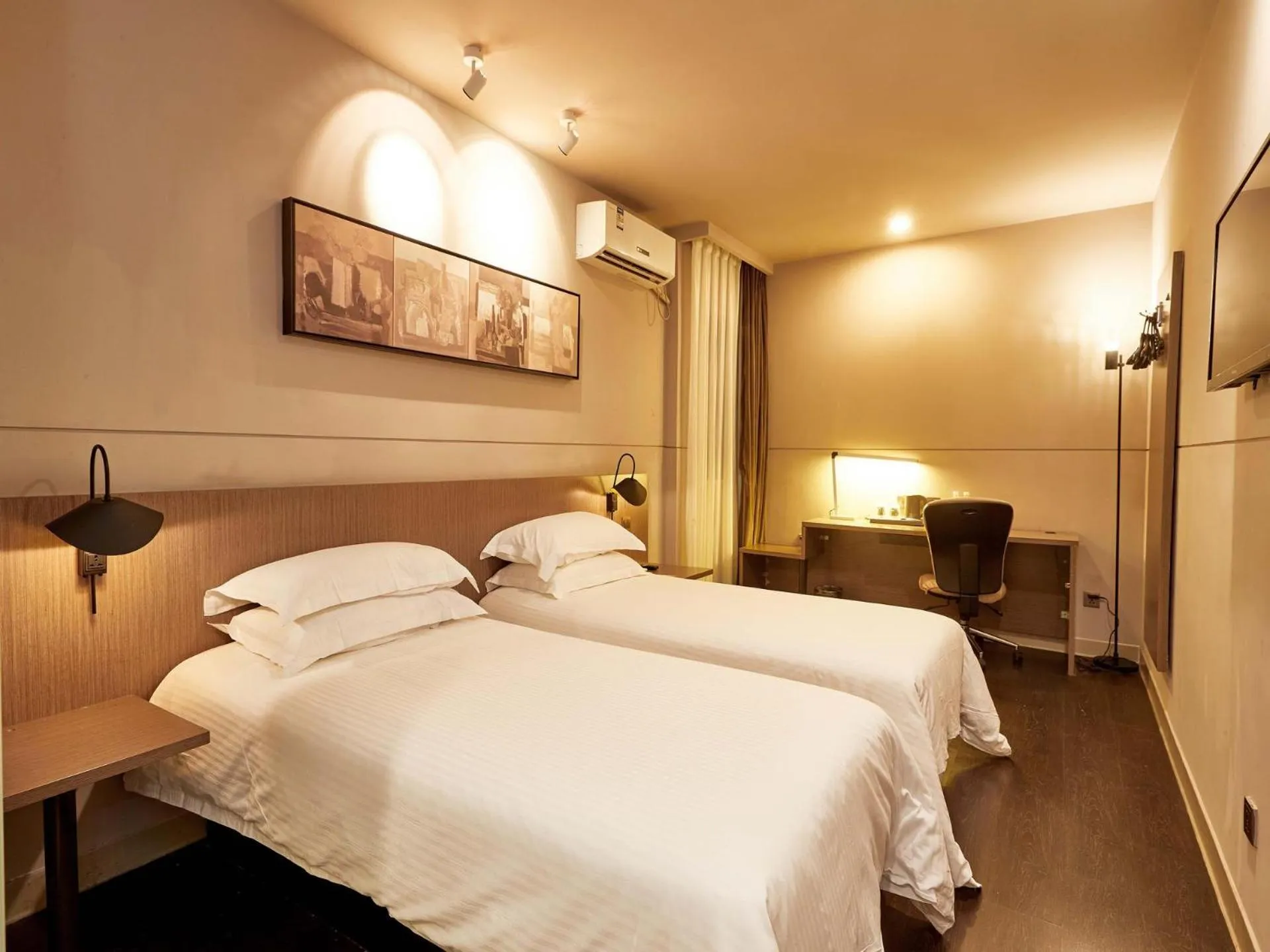 Bed in Jinjiang Inn Select Shanghai Hongqiao Hub Jiangqiao Wanda Plaza