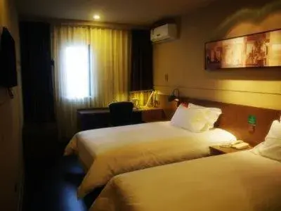 Bed in Jinjiang Inn Select Shanghai Hongqiao Hub Jiangqiao Wanda Plaza Bed in Jinjiang Inn Select Shanghai Hongqiao Hub Jiangqiao Wanda Plaza