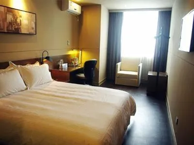 Bed in Jinjiang Inn Select Shanghai Hongqiao Hub Jiangqiao Wanda Plaza