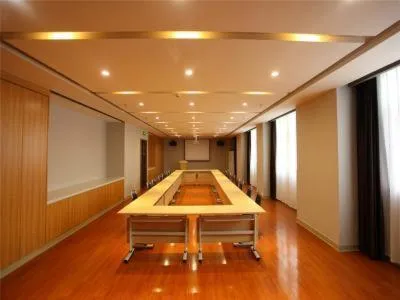 Jinjiang Inn Select Wuxi Nanchang Street Huaqing Bridge Metro Station