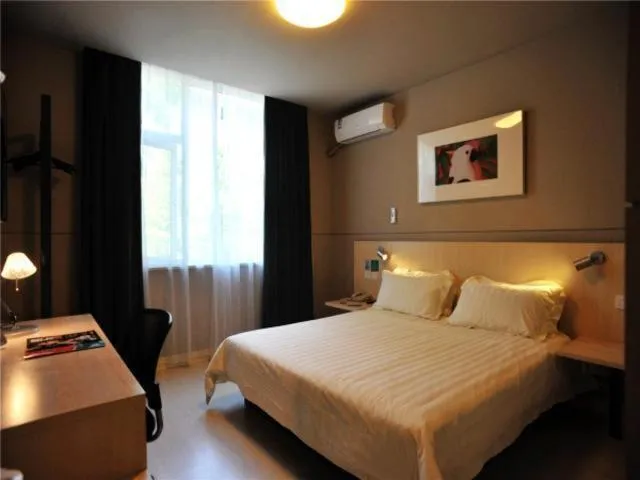 Bed in Jinjiang Inn Xinchang Gushan Road Big Buddha Temple