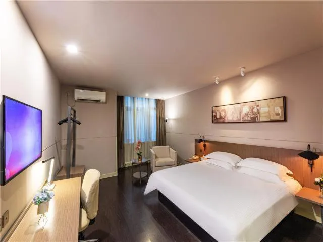 Bed in JinJiang InnSelect Suzhou Shengze Shunhuxilu Hotel