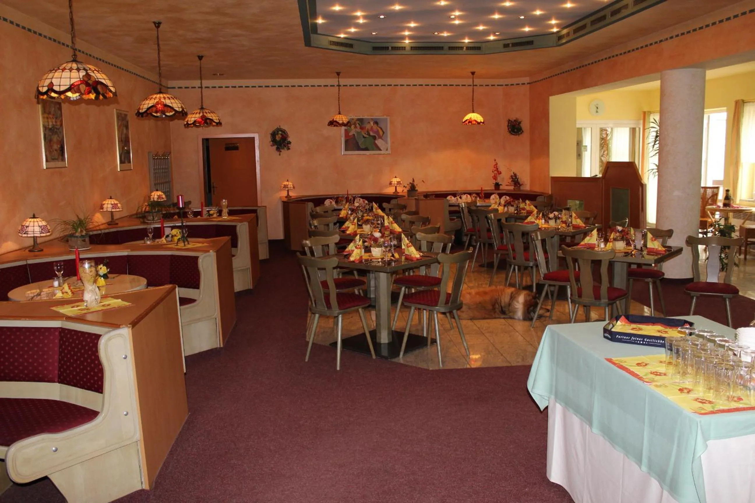 Restaurant/places to eat in Hotel Riedel