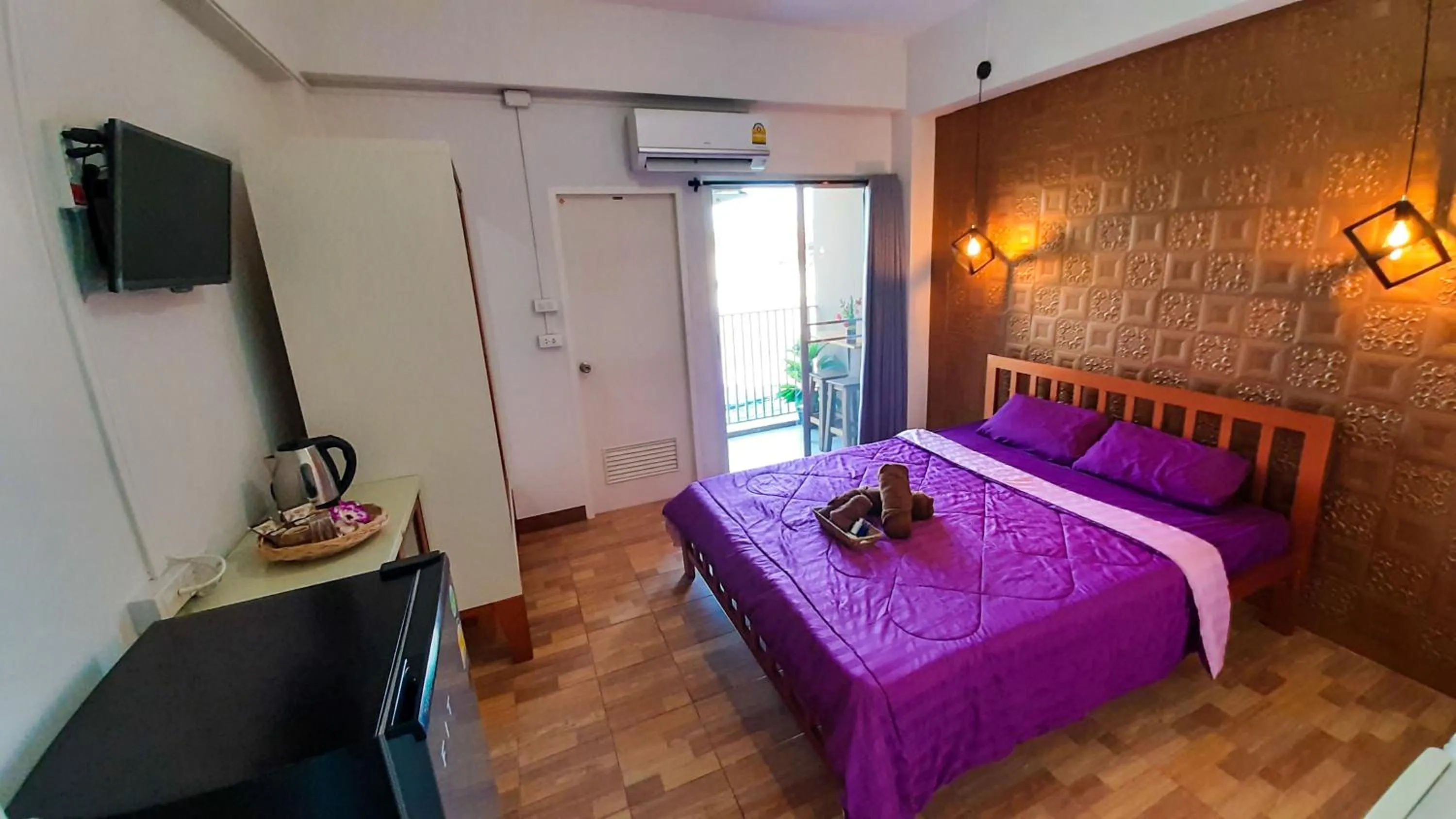 Bedroom, Bed in Pranot Apartment & Spa