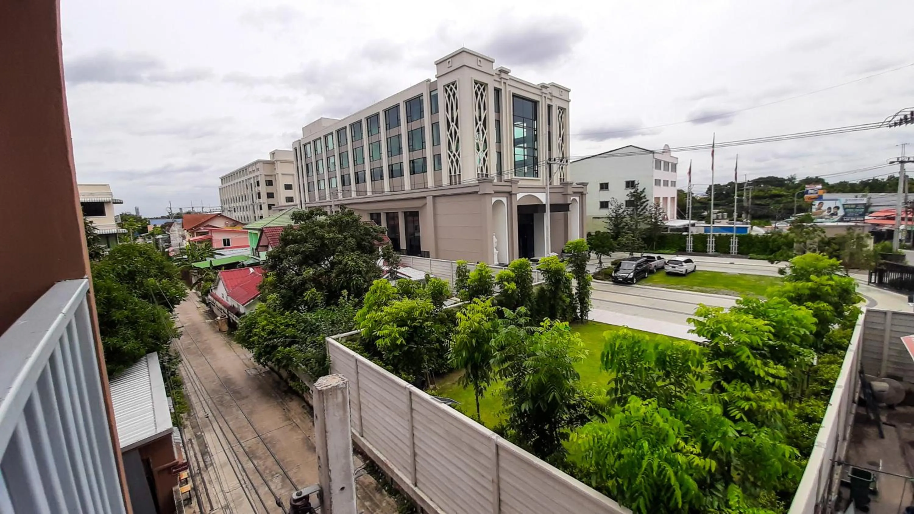 Property building in Pranot Apartment & Spa