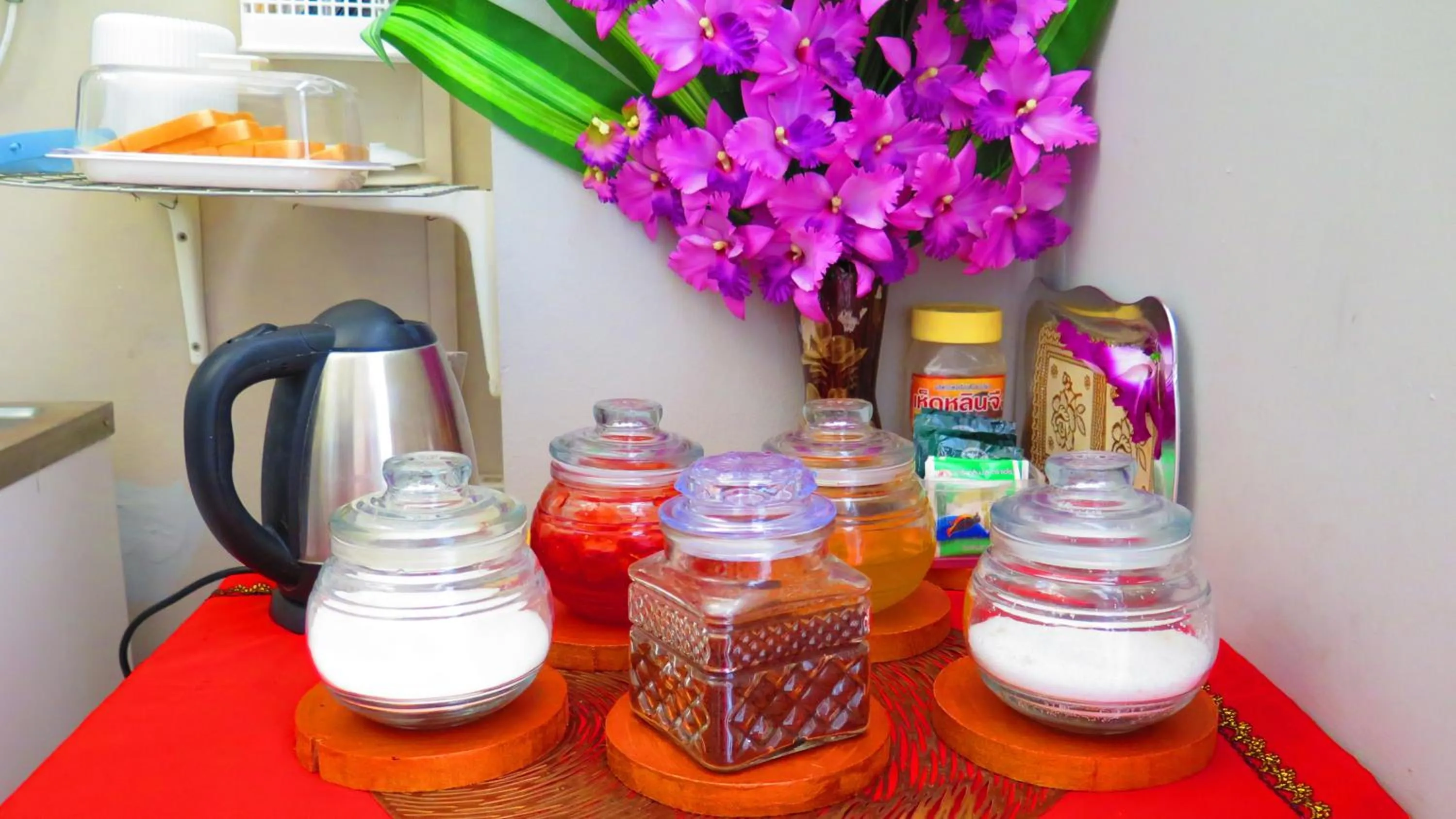 Restaurant/places to eat in Pranot Apartment & Spa