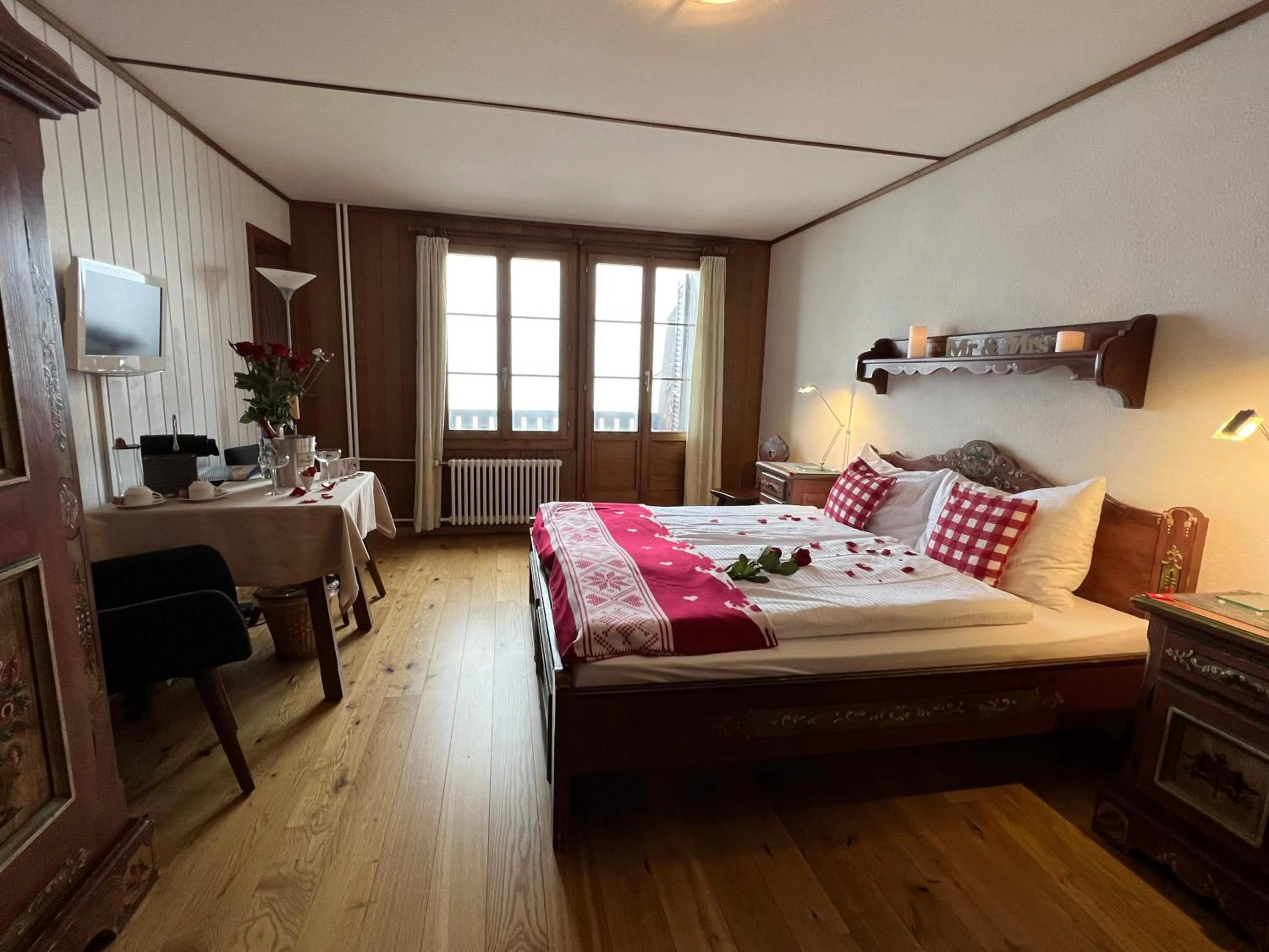 wedding, Bed in Hotel Fassbind Beausite