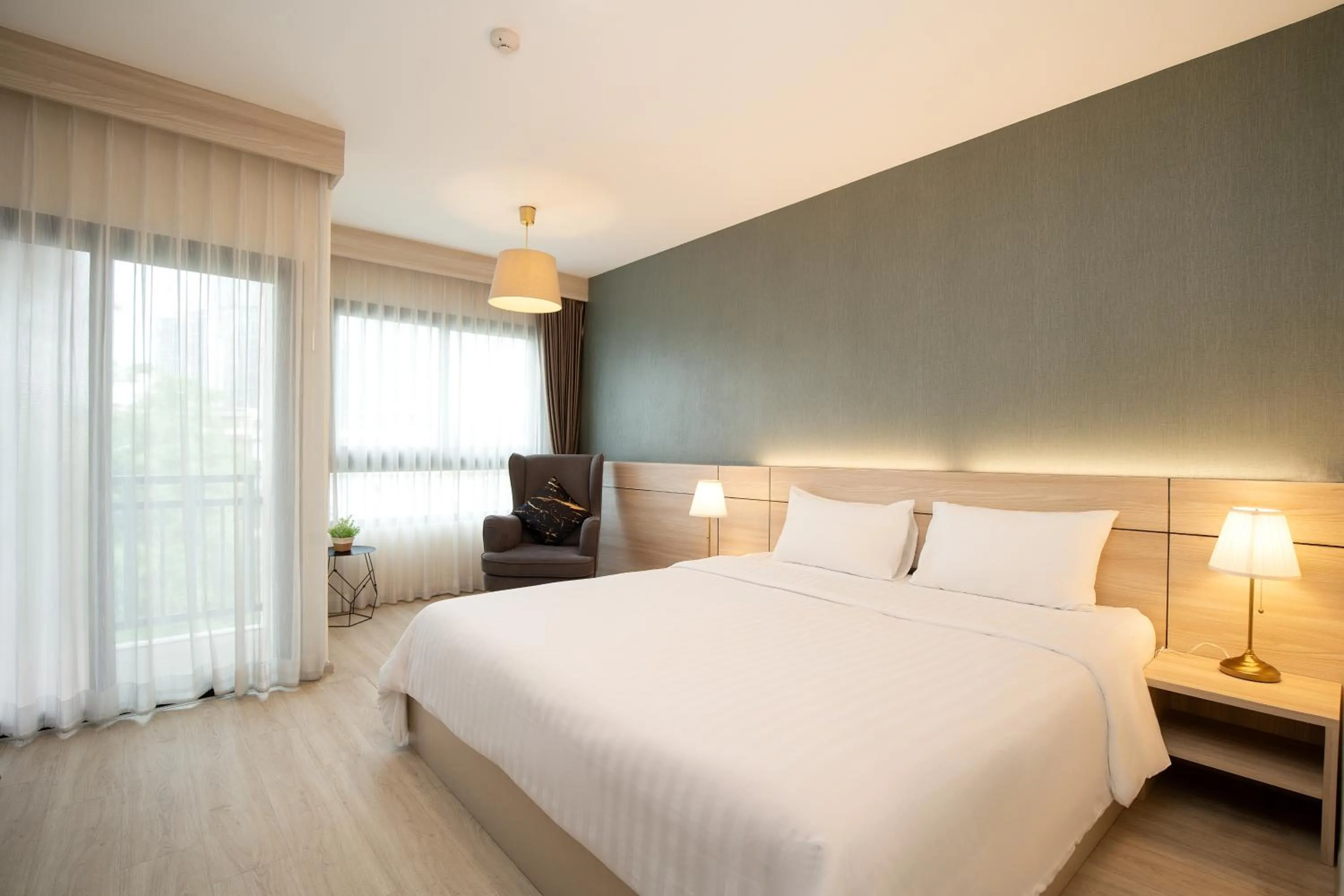 Toilet, Bed in Amanah Bangkok Hotel