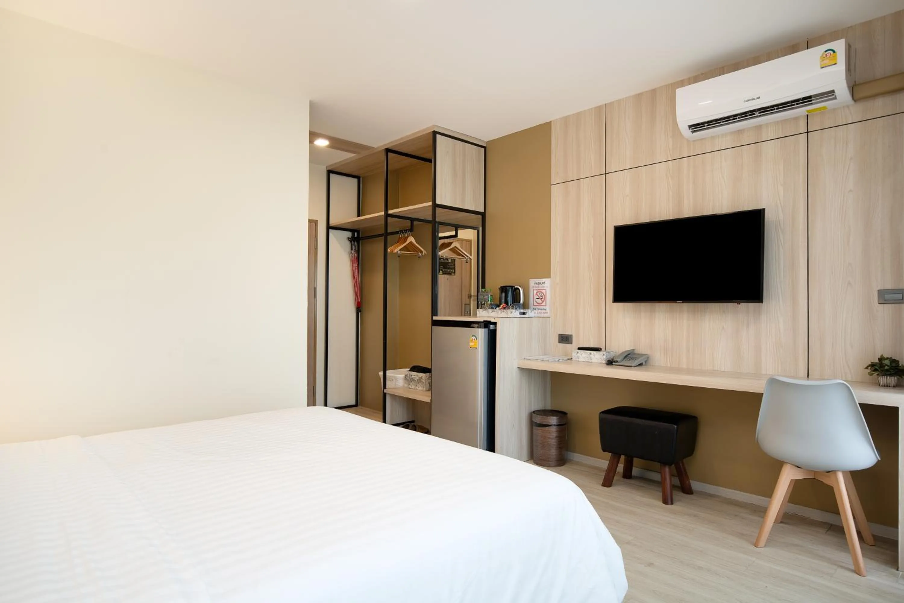 TV and multimedia, Bed in Amanah Bangkok Hotel