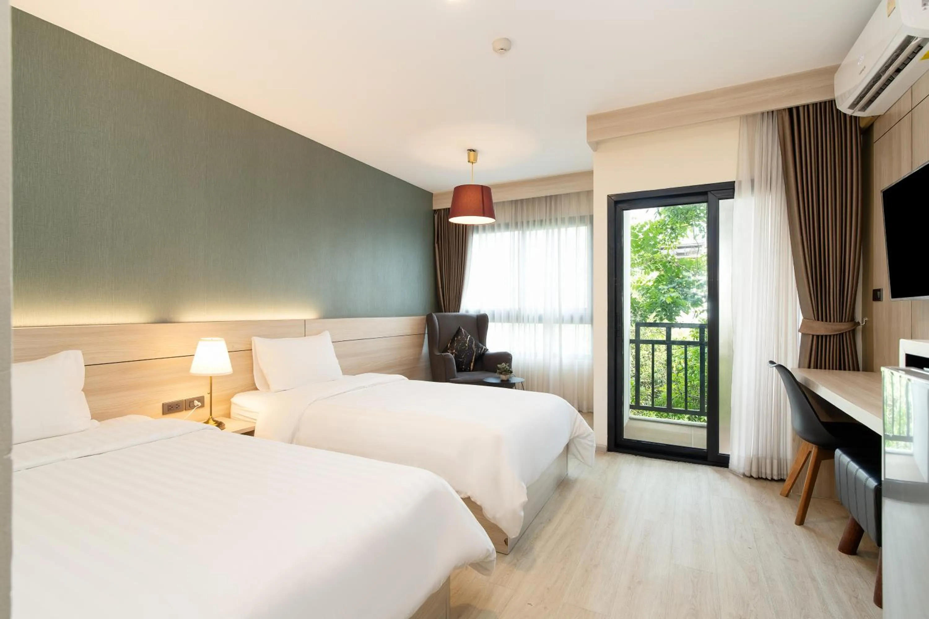 Patio, Bed in Amanah Bangkok Hotel