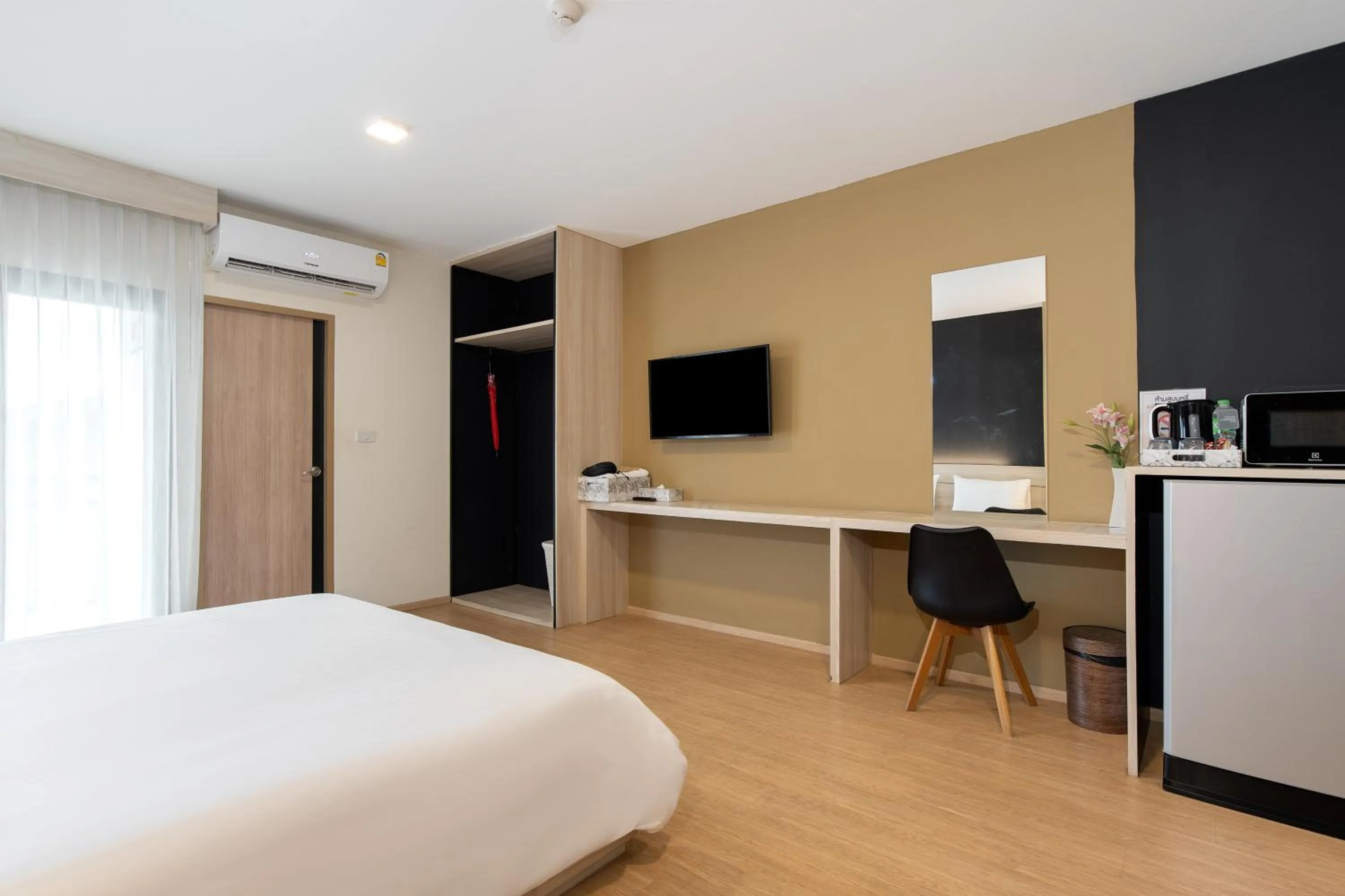 TV and multimedia, Bed in Amanah Bangkok Hotel