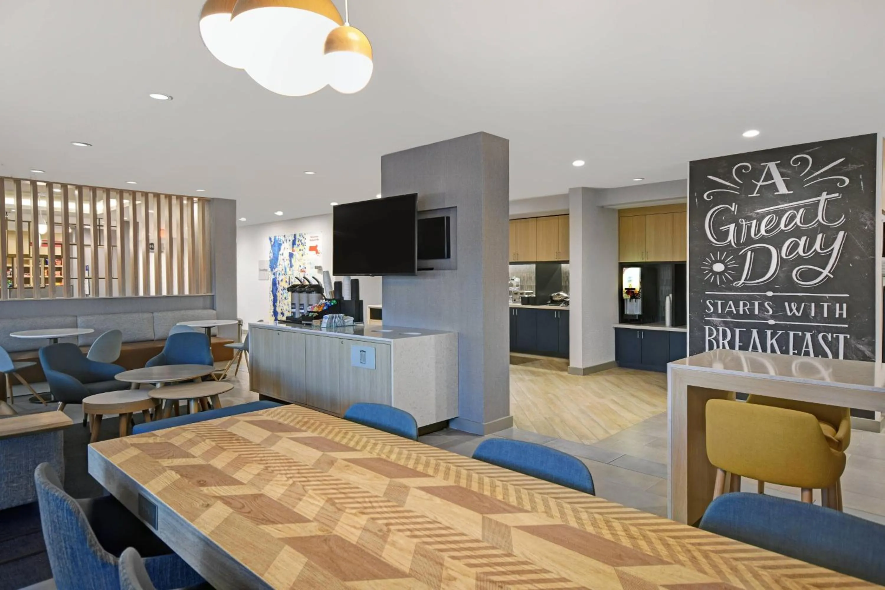 Breakfast in TownePlace Suites by Marriott Fall River Westport