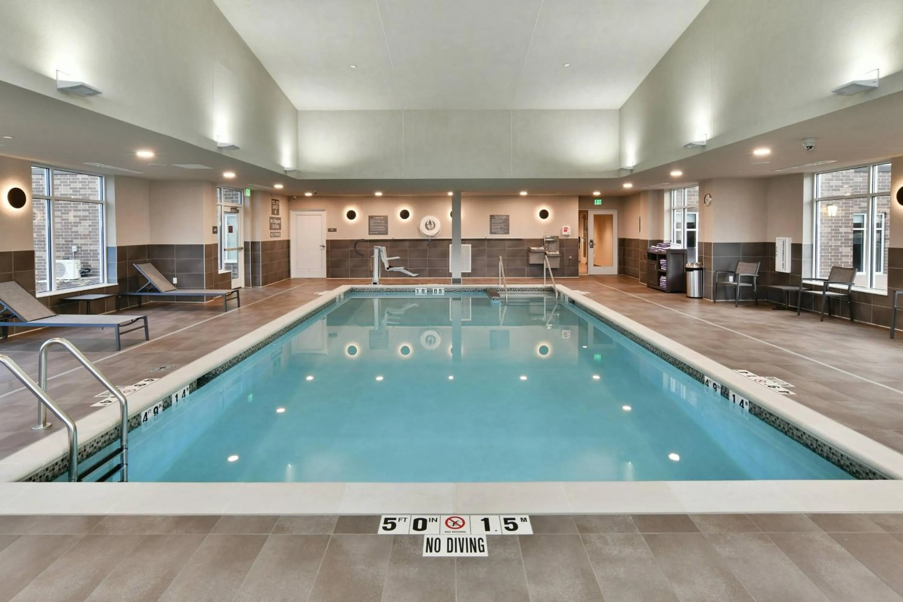 Swimming pool in Residence Inn by Marriott Eau Claire