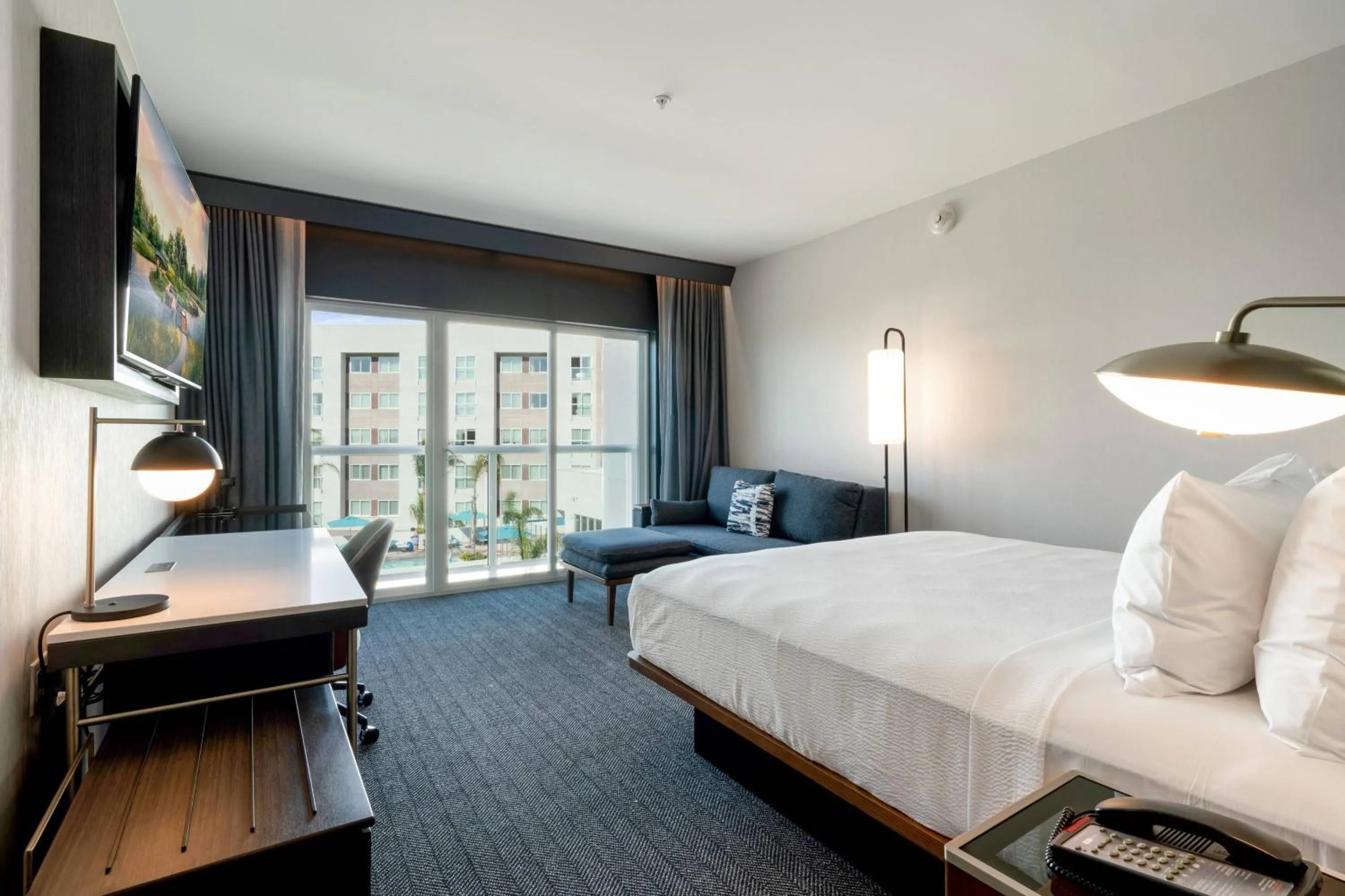 Photo of the whole room, Bed in Courtyard by Marriott Marina del Rey