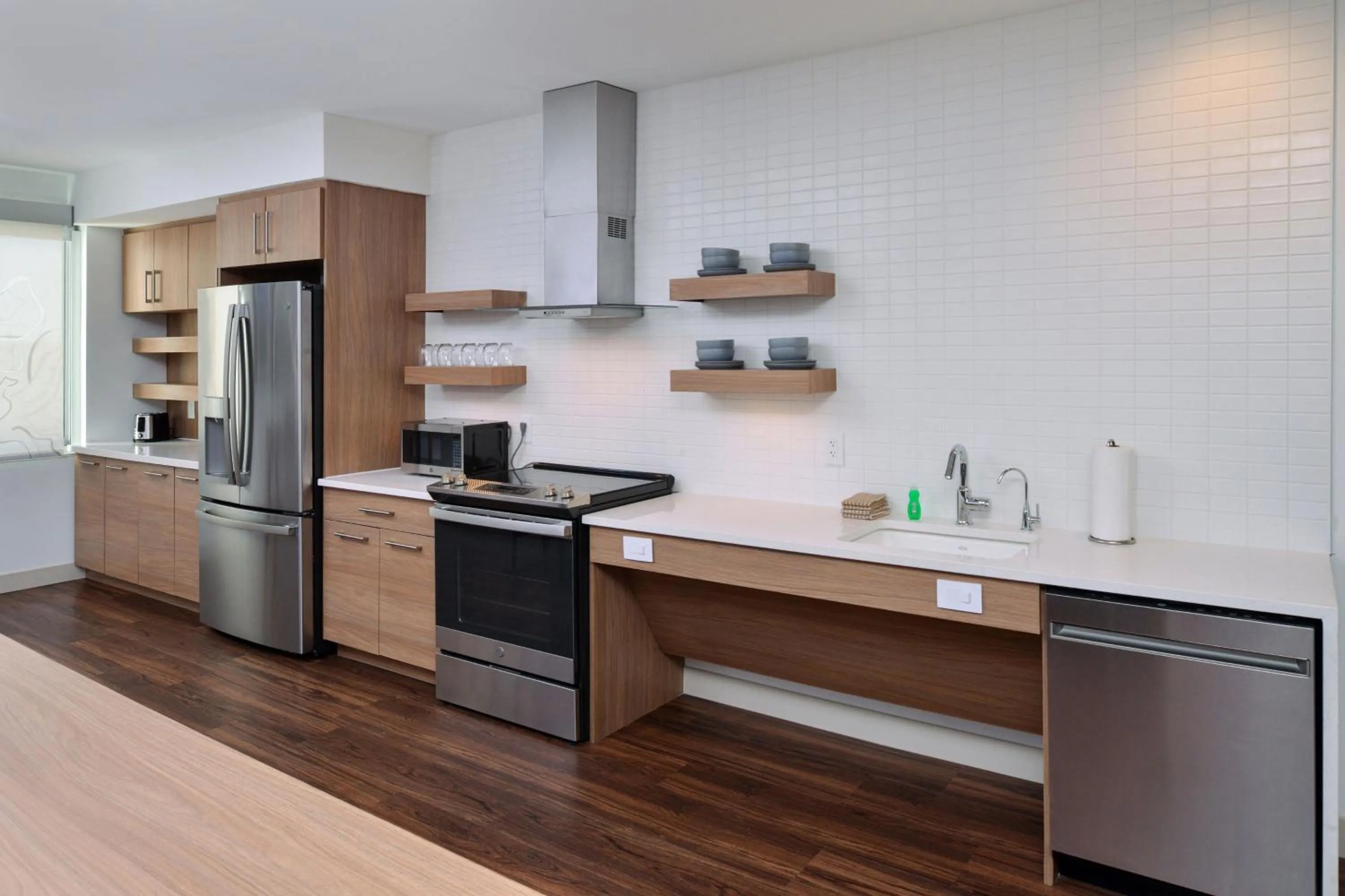 Kitchen or kitchenette in Element North Kansas City