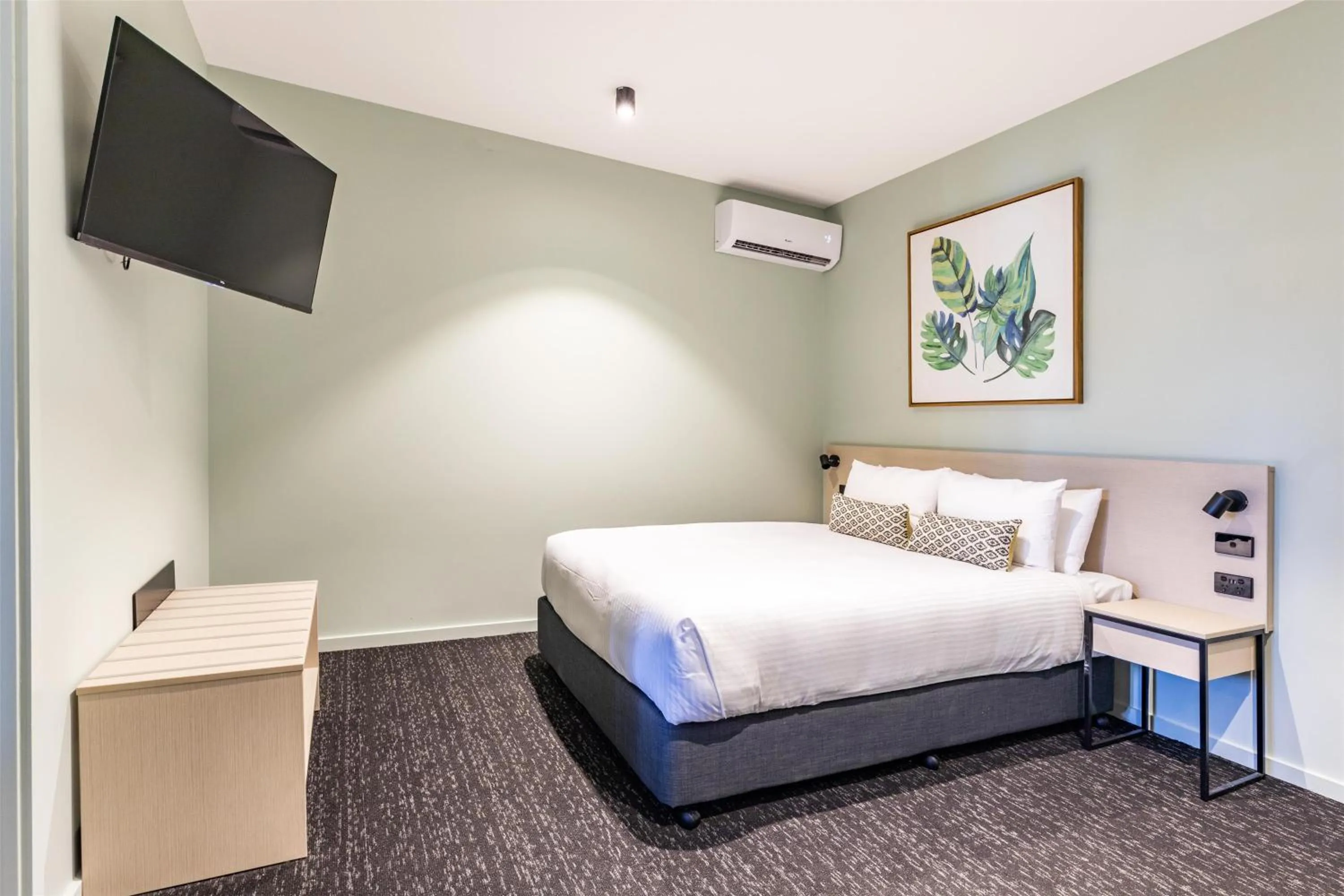 Bedroom, Bed in Nightcap at Commercial Hotel