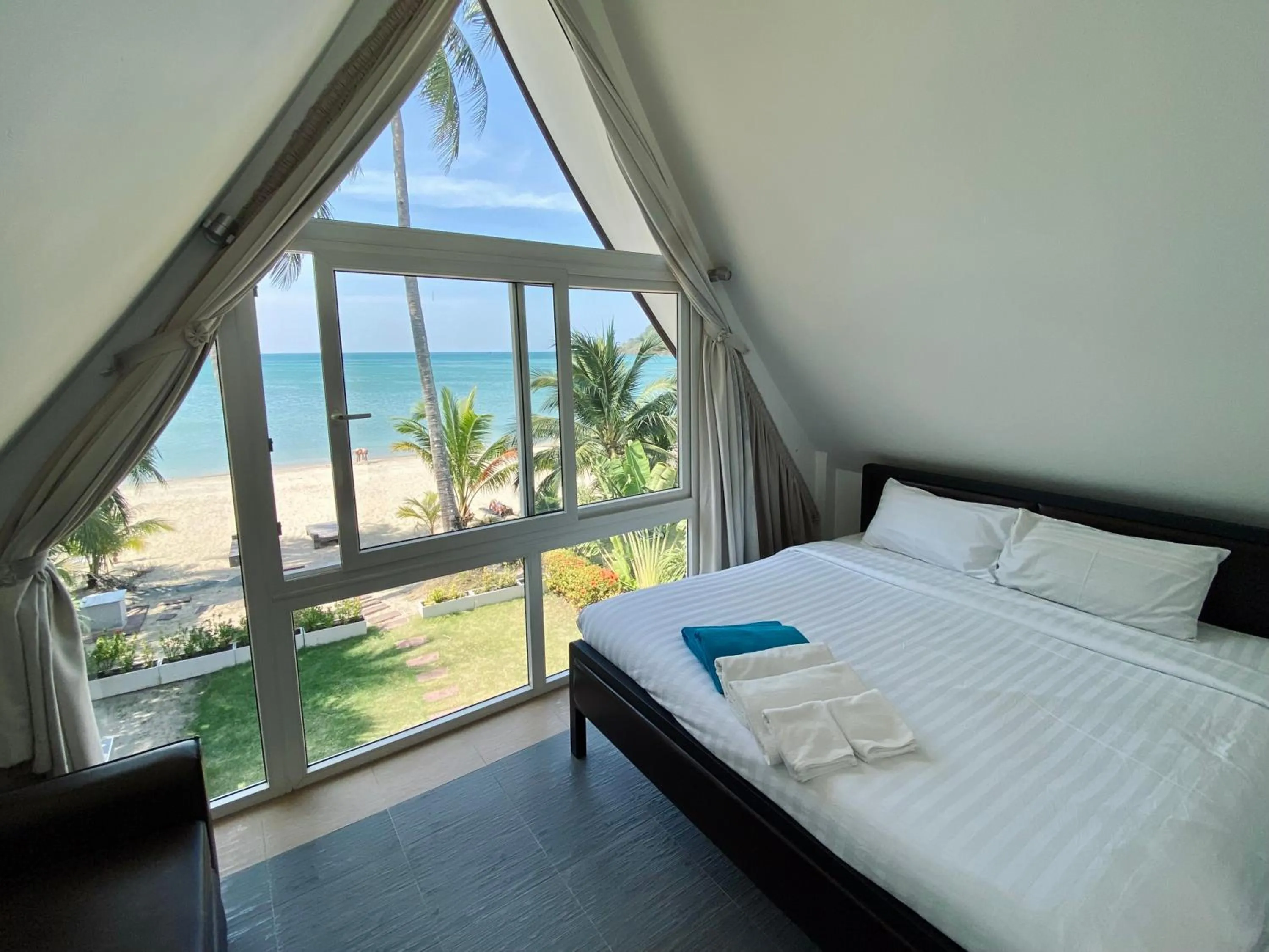 Bed in Utalay Koh Chang Villas