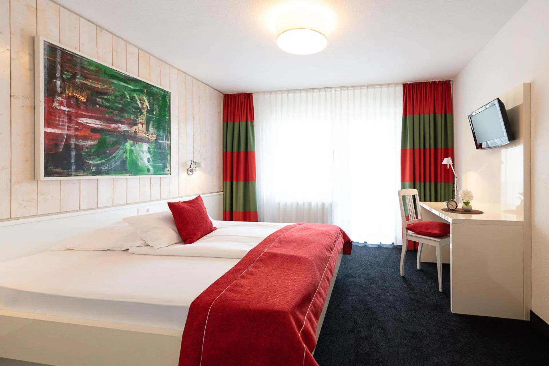Photo of the whole room, Bed in Weinstadt Hotel - das Original