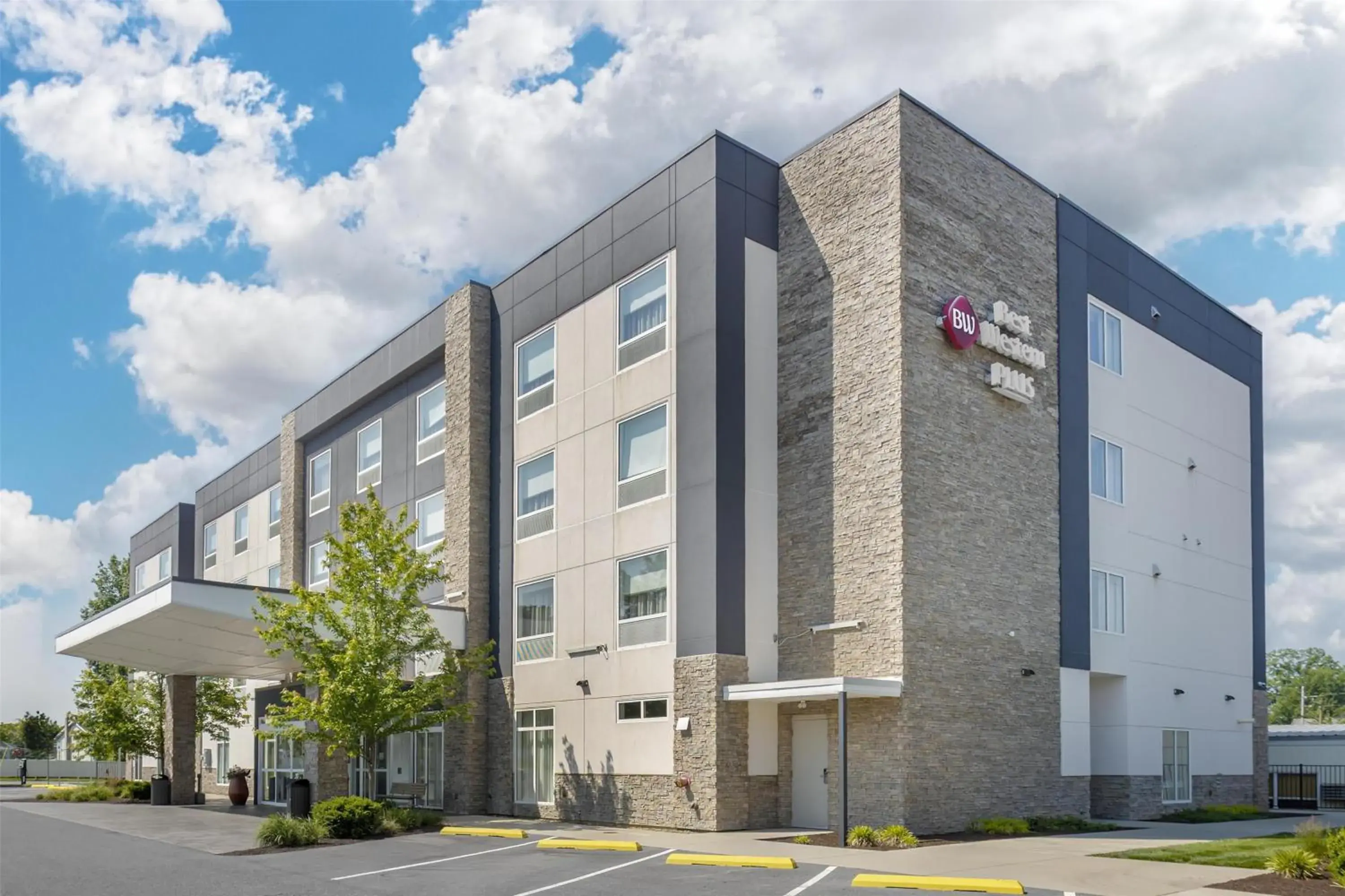 Property building in Best Western Plus Hershey Property building in Best Western Plus Hershey