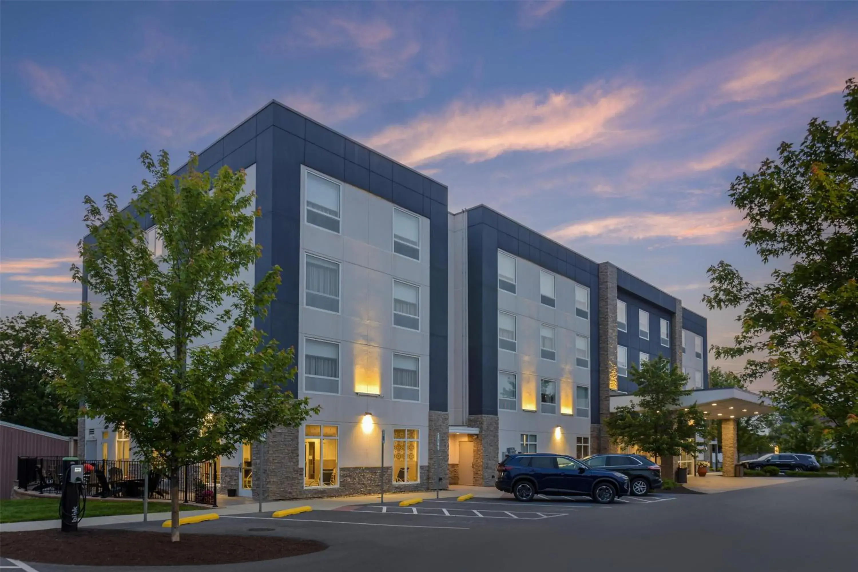 Property building in Best Western Plus Hershey Property building in Best Western Plus Hershey