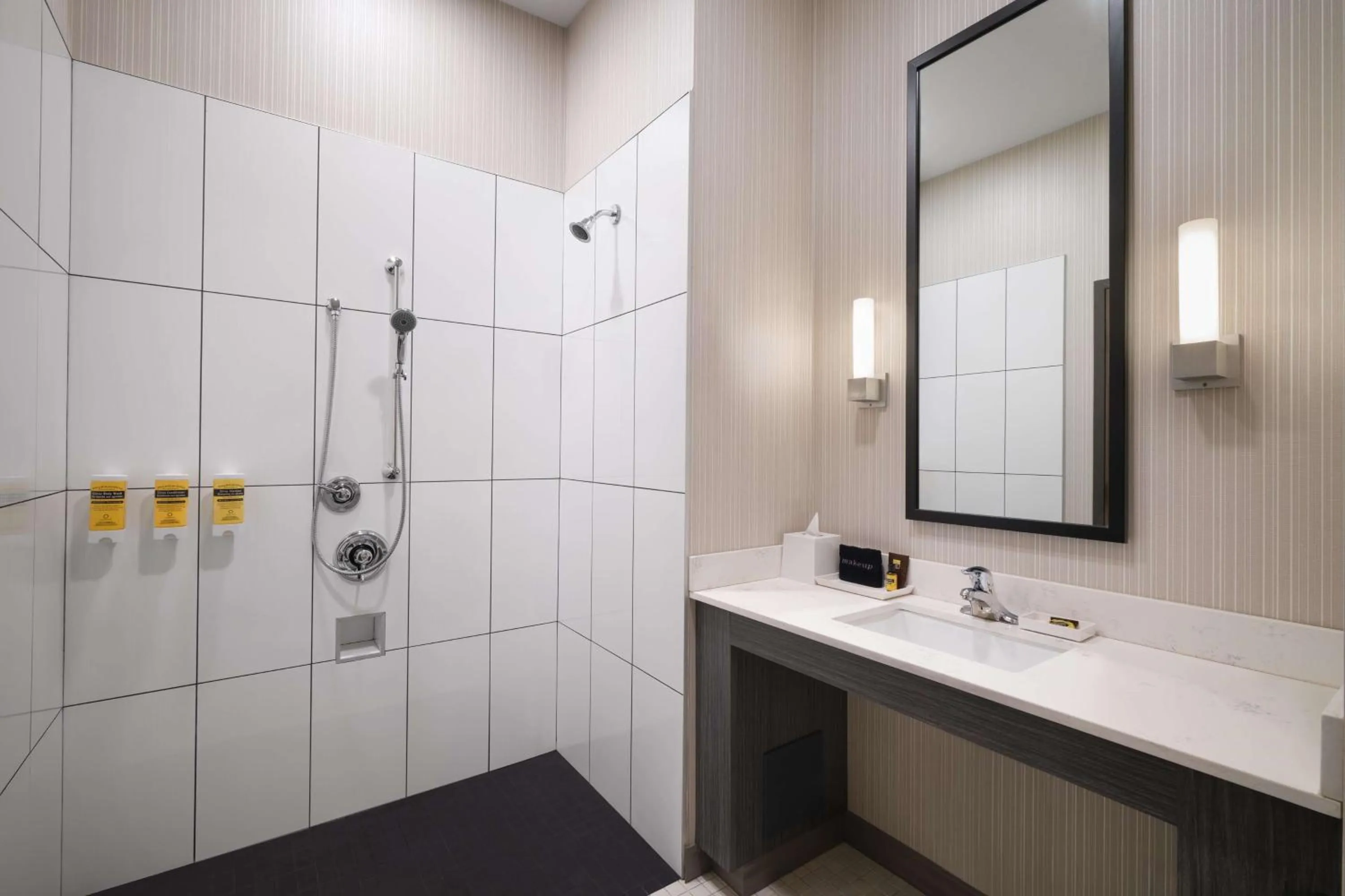 Shower in Best Western Plus Prince George