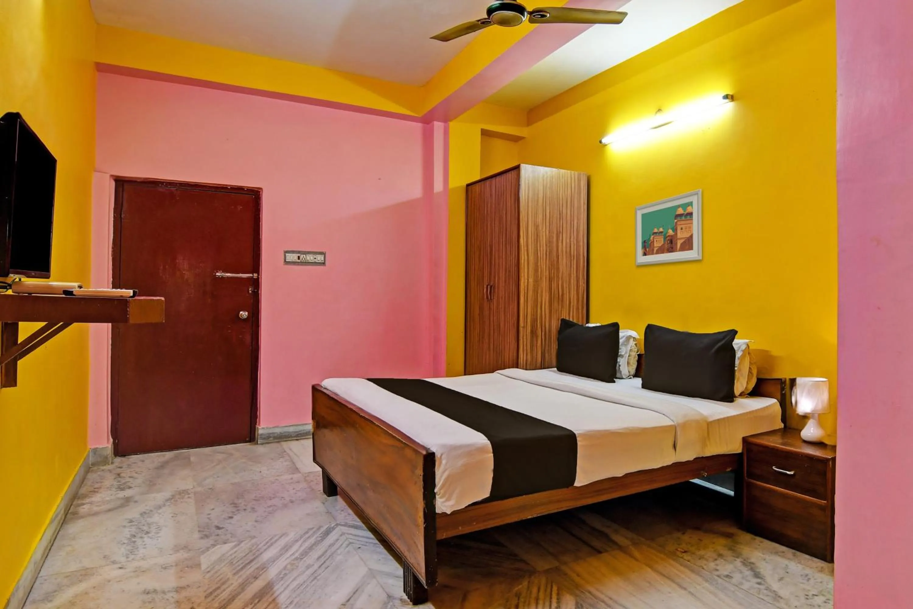 Hotel O by OYO Red Rose Near Noapara Metro Station