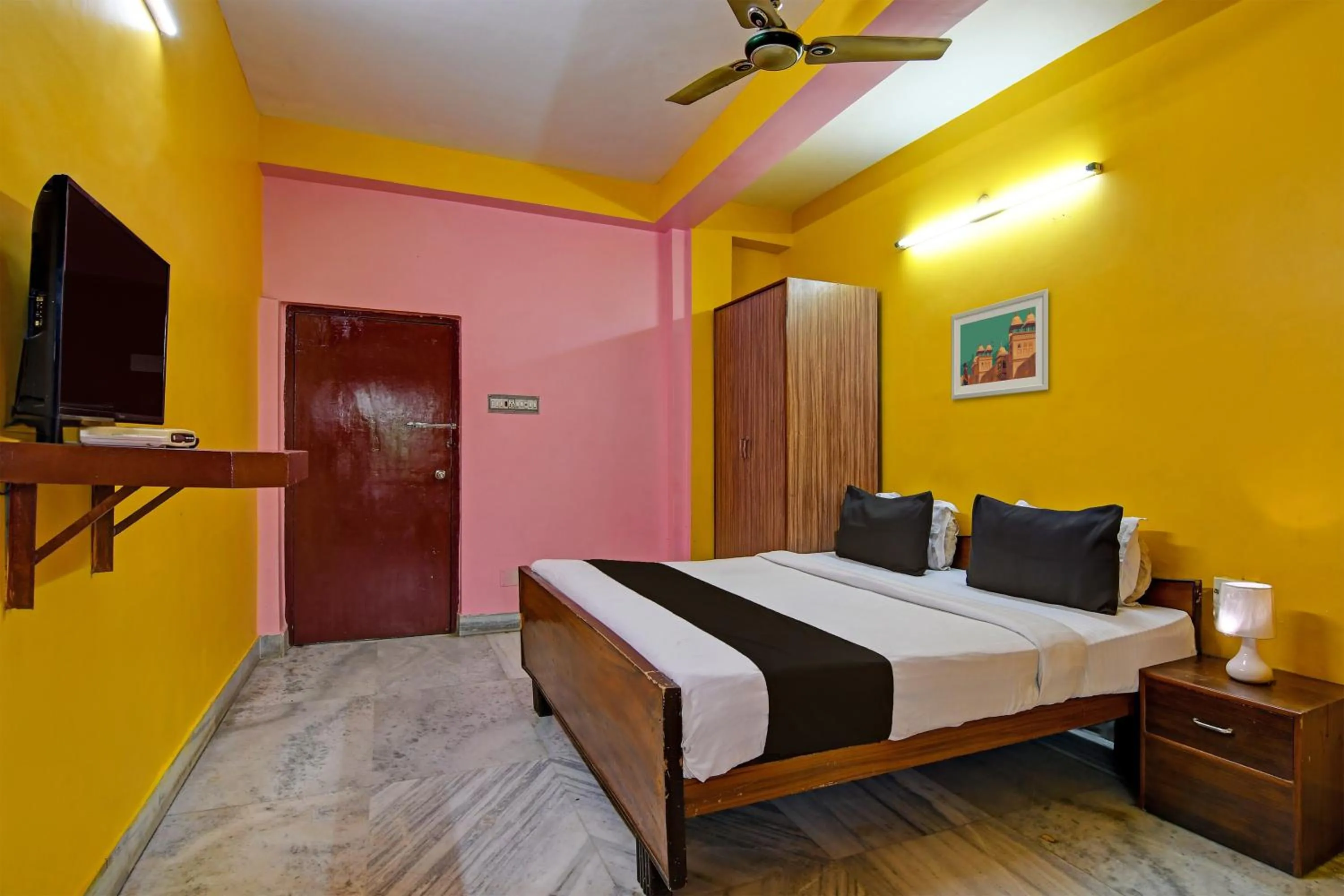 Hotel O by OYO Red Rose Near Noapara Metro Station