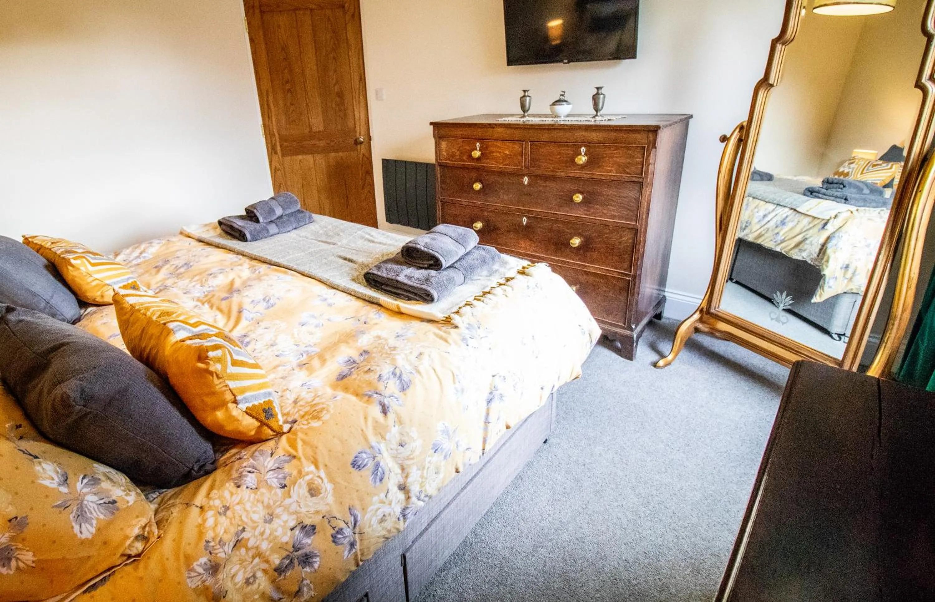 Bedroom, Bed in Wuthering Heights