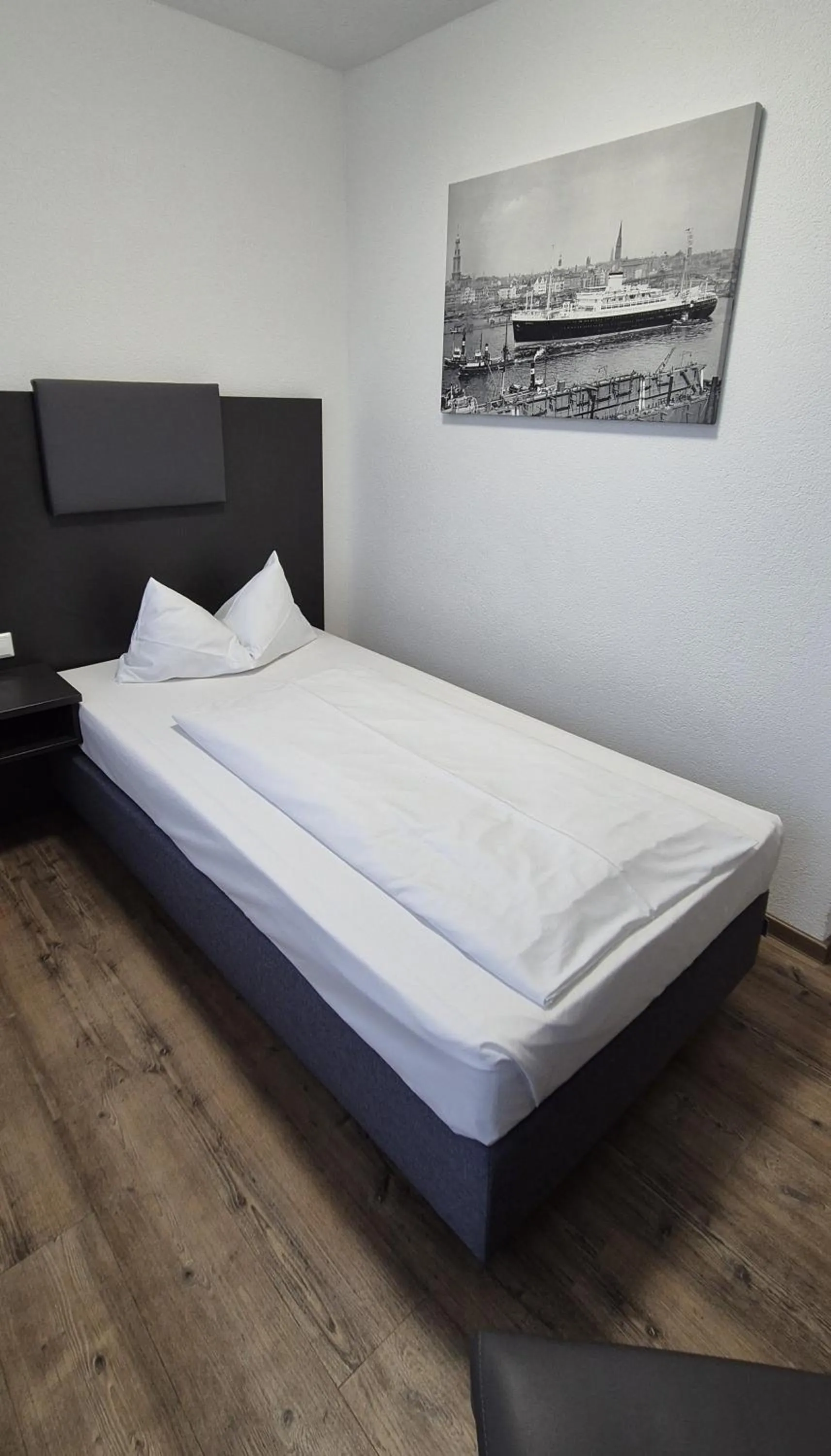 Bed in Melvi Hotel Göppingen
