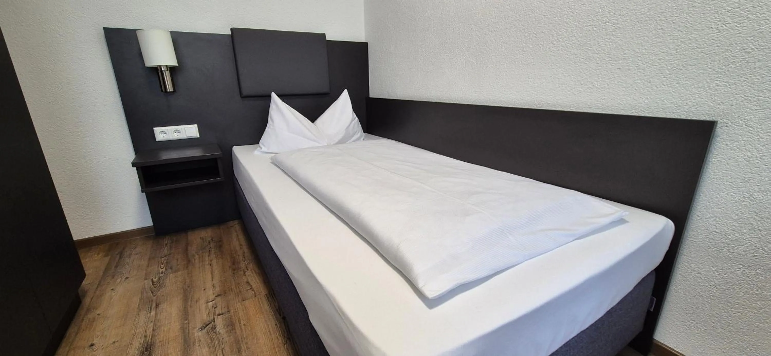 Bed in Melvi Hotel Göppingen