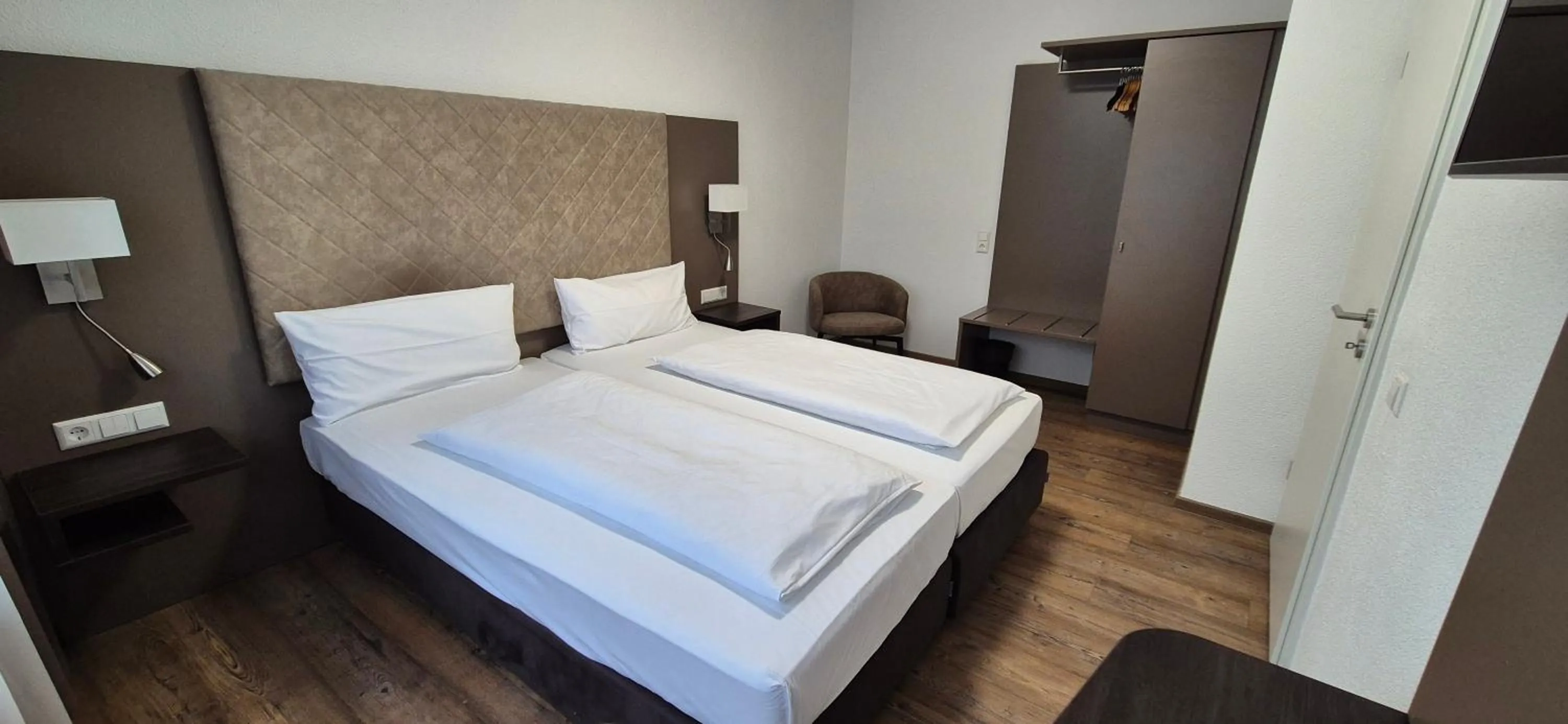 Photo of the whole room, Bed in Melvi Hotel Göppingen
