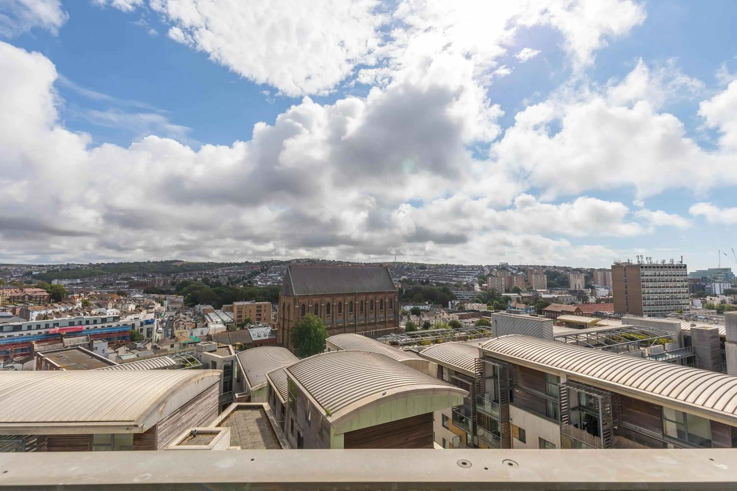 City view in Panoramic Pad with Free Parking - By My Getaways