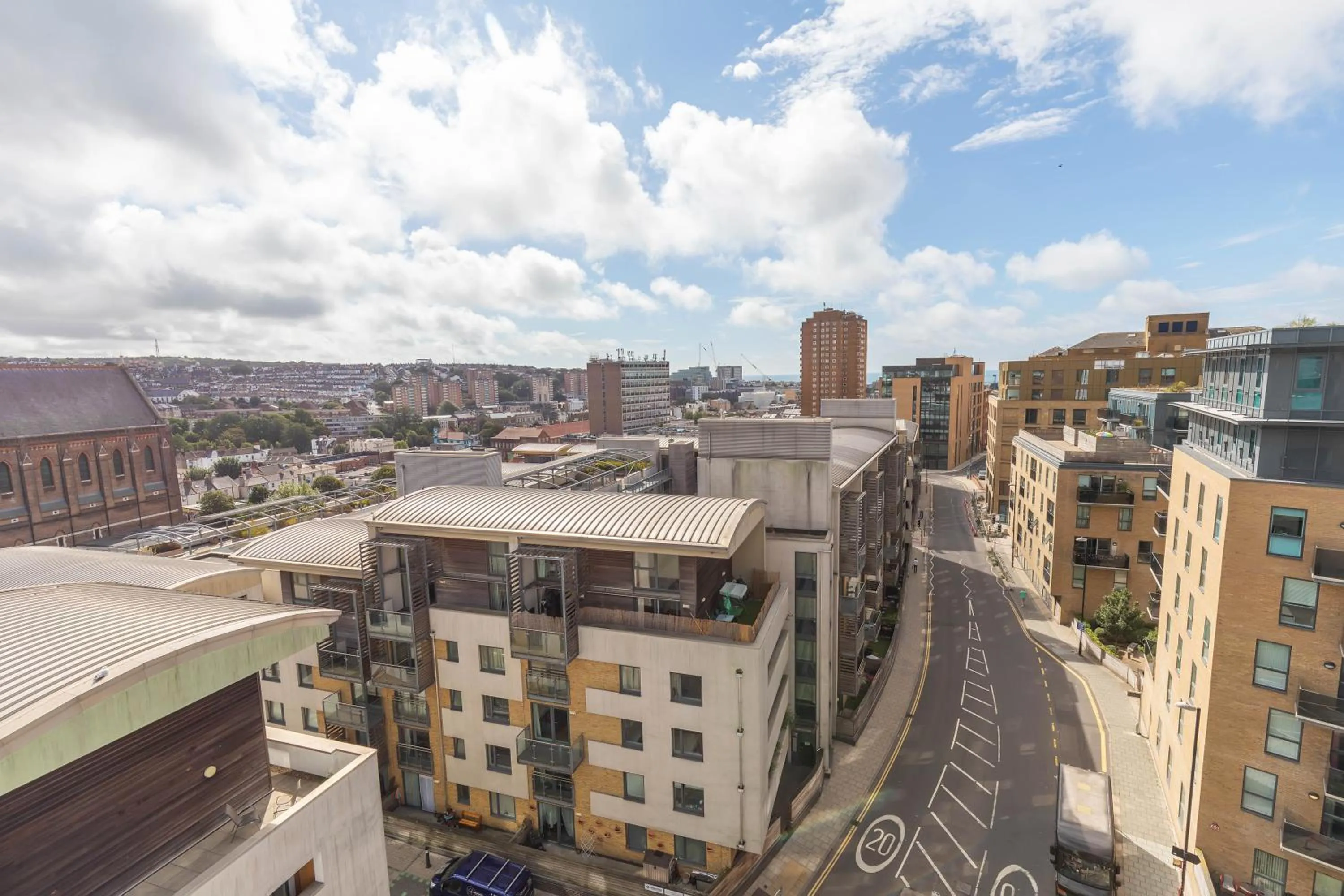 City view in Panoramic Pad with Free Parking - By My Getaways