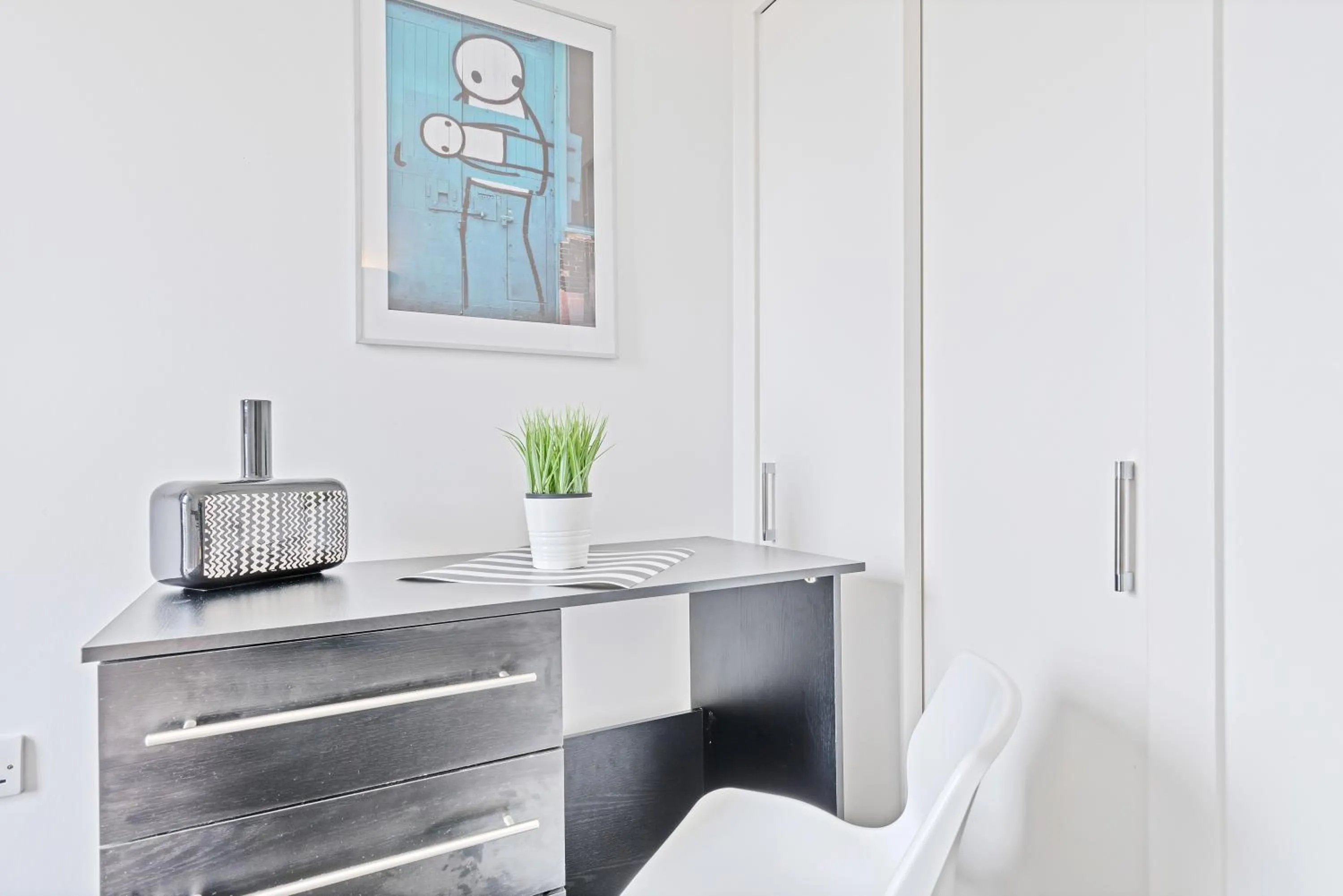 Business facilities in Panoramic Pad with Free Parking - By My Getaways