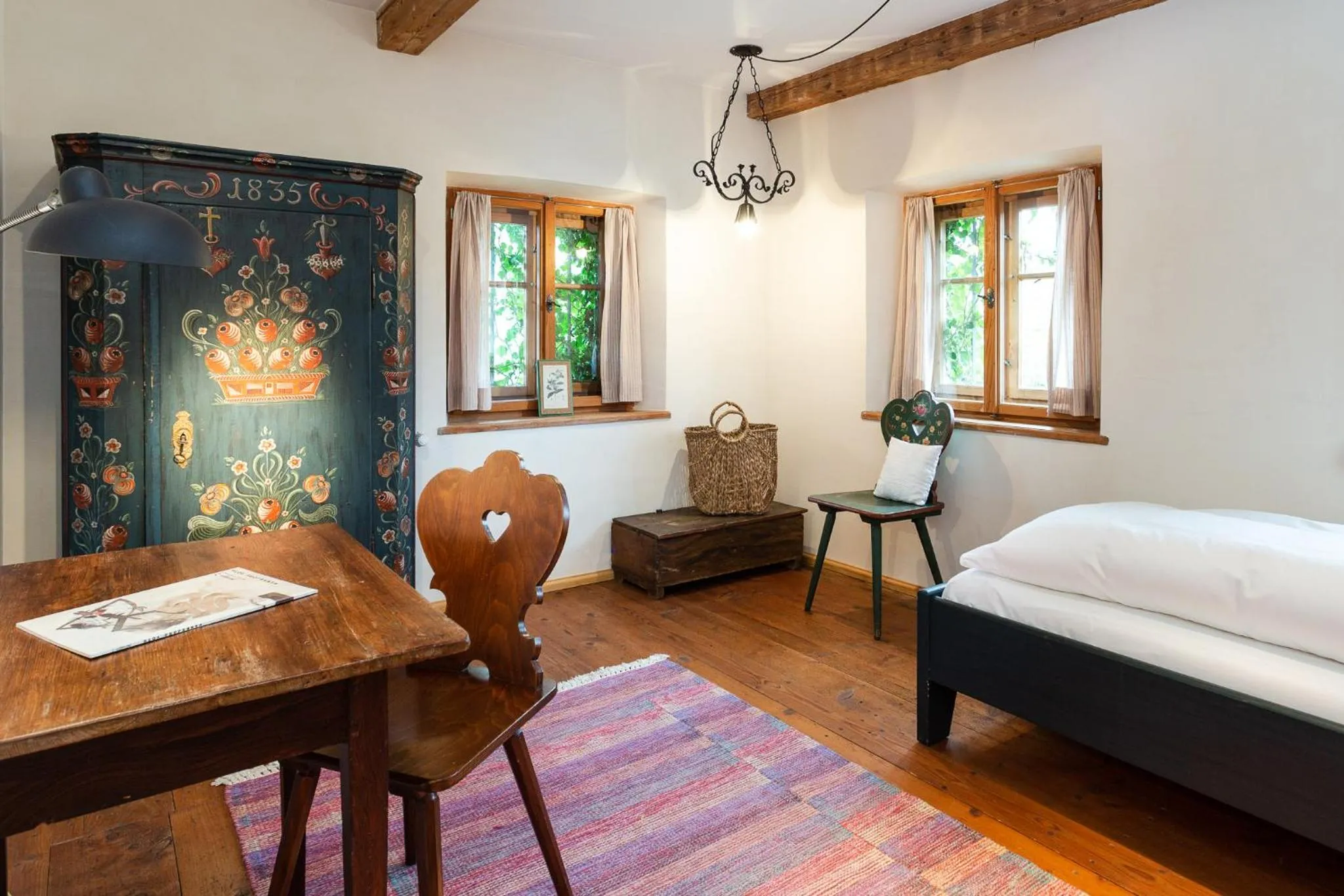 Photo of the whole room, Bed in Gut Sonnenhausen