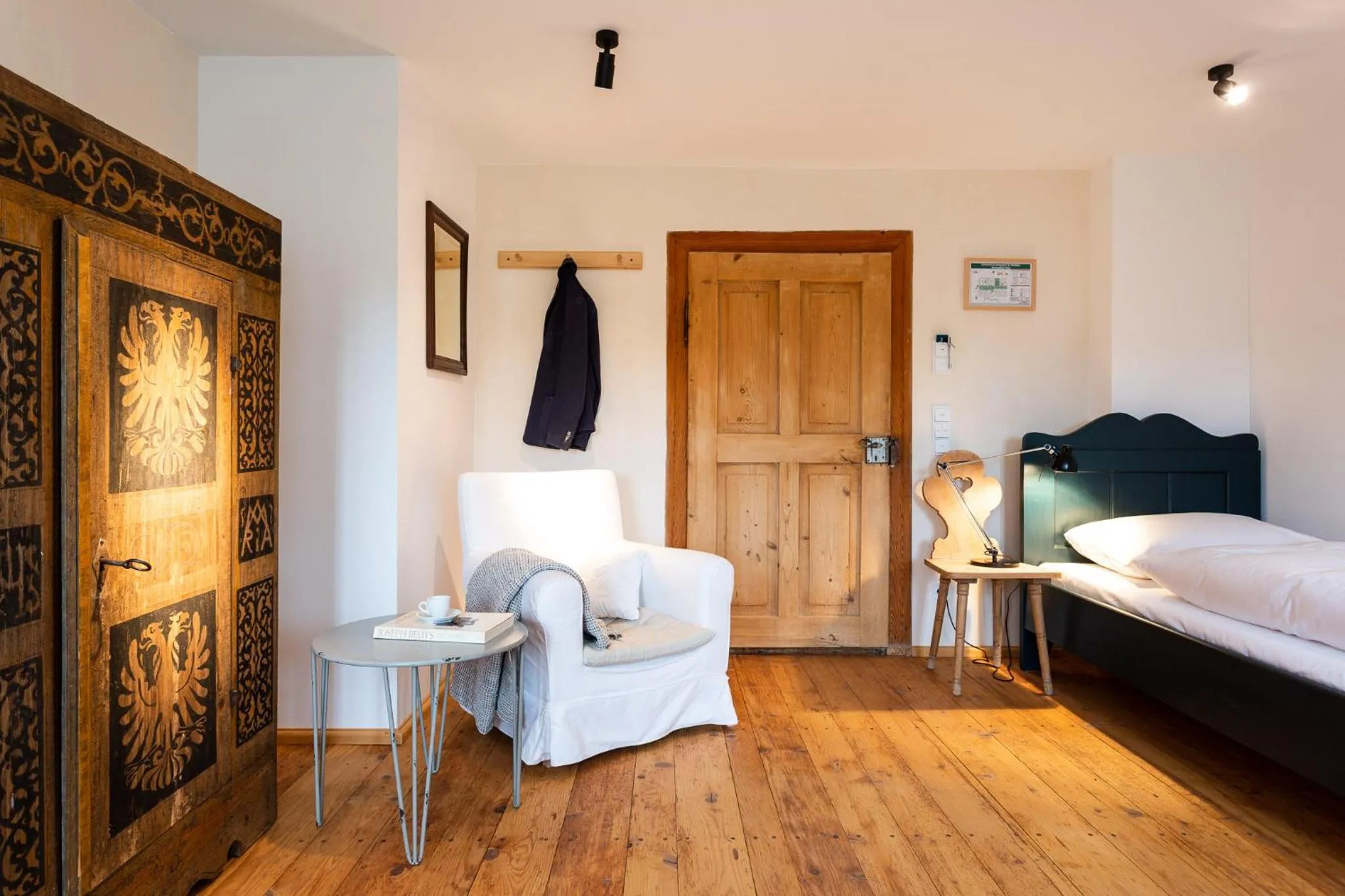 Photo of the whole room, Bed in Gut Sonnenhausen