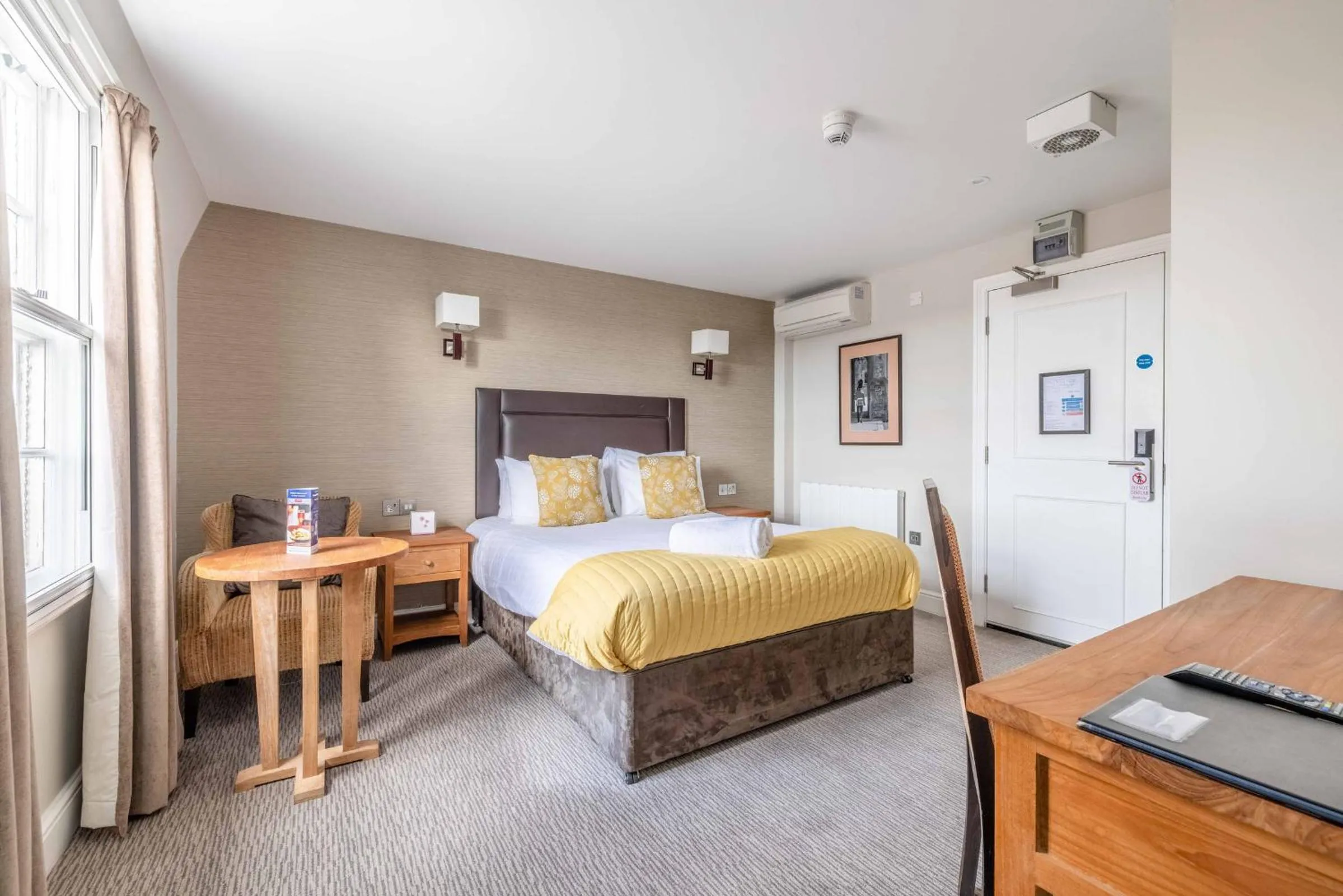 Photo of the whole room, Bed in Goswell House Hotel central Windsor