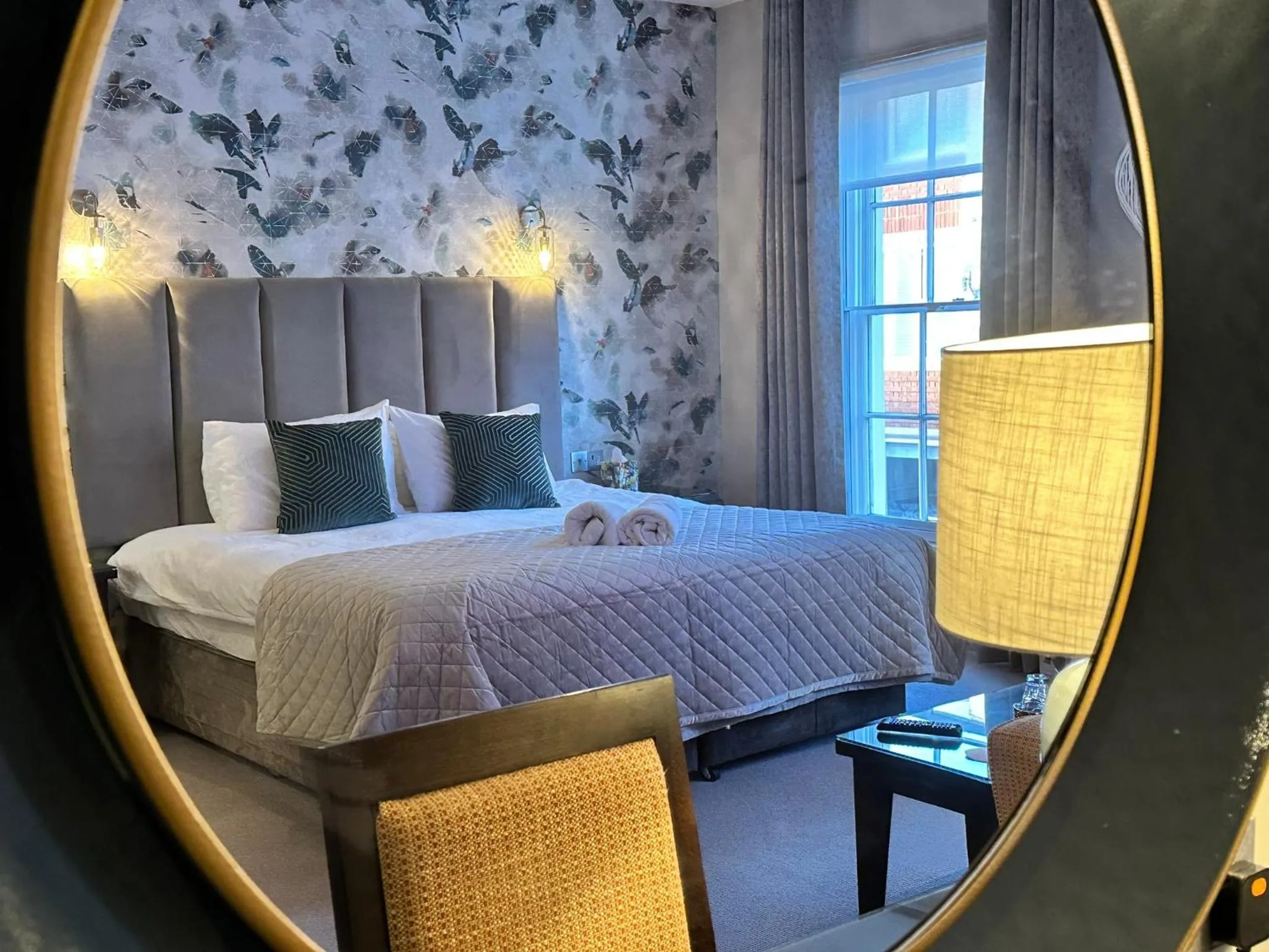 Bed in Goswell House Hotel central Windsor