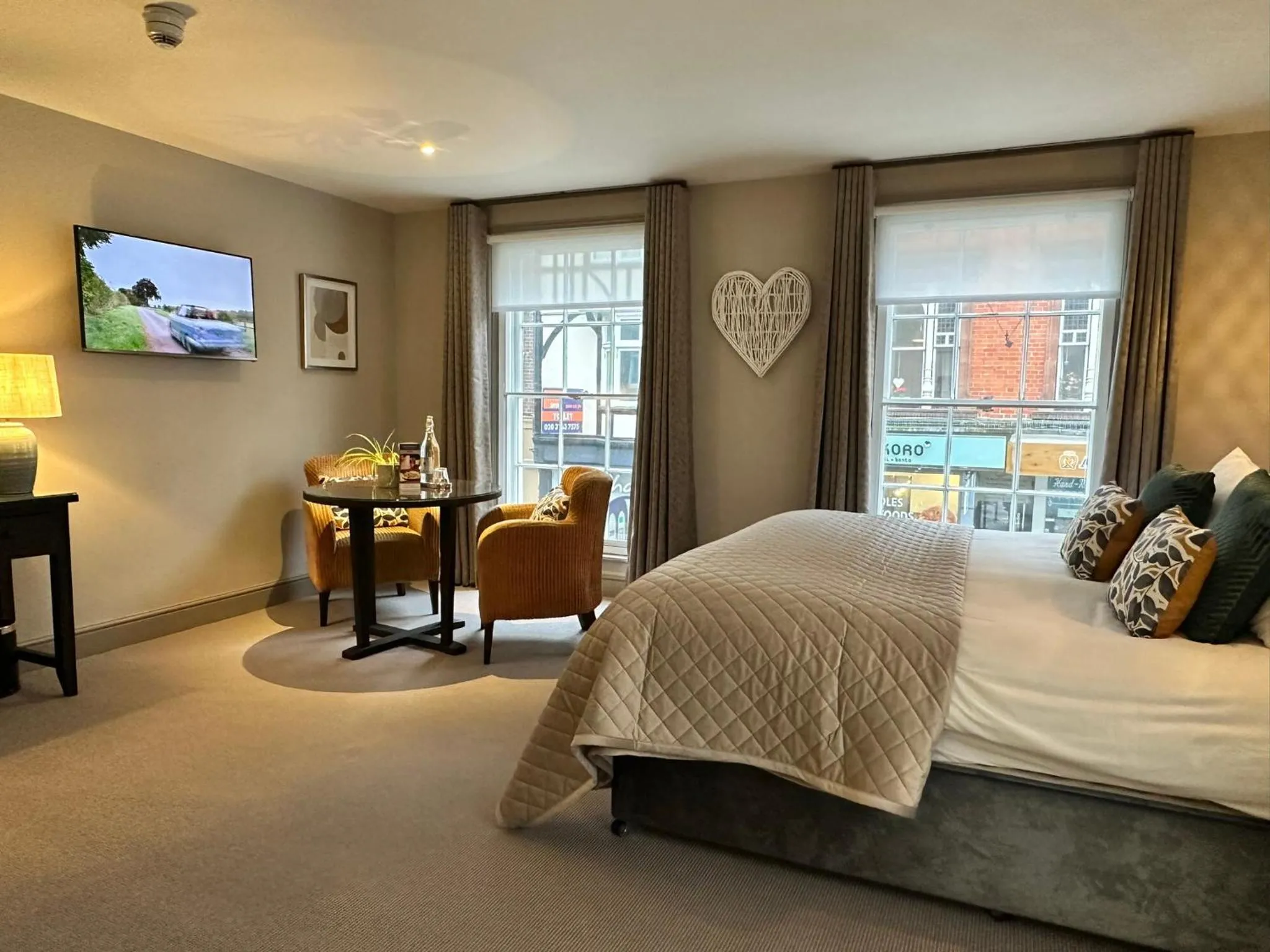 Bed in Goswell House Hotel central Windsor