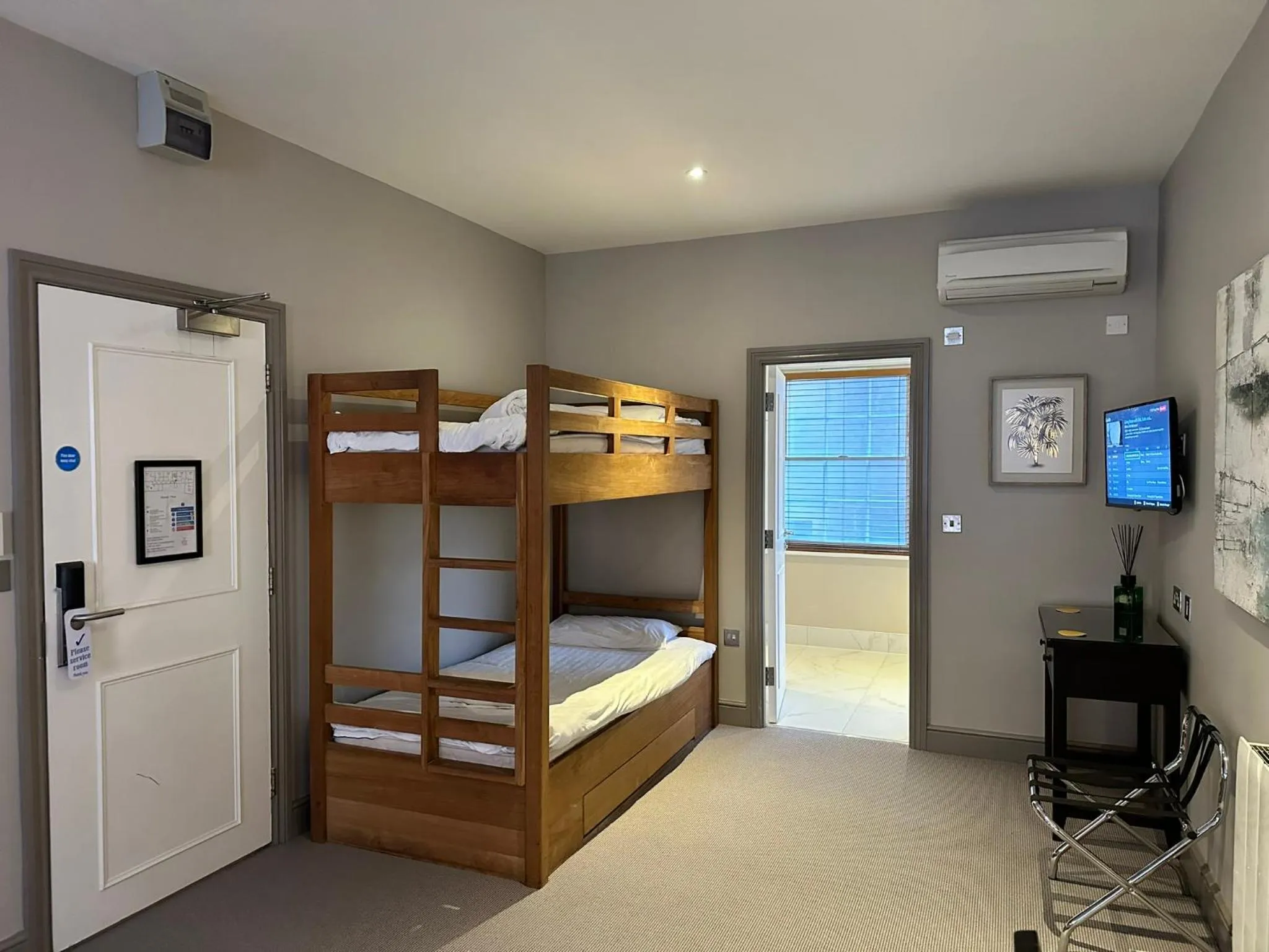 Bed in Goswell House Hotel central Windsor