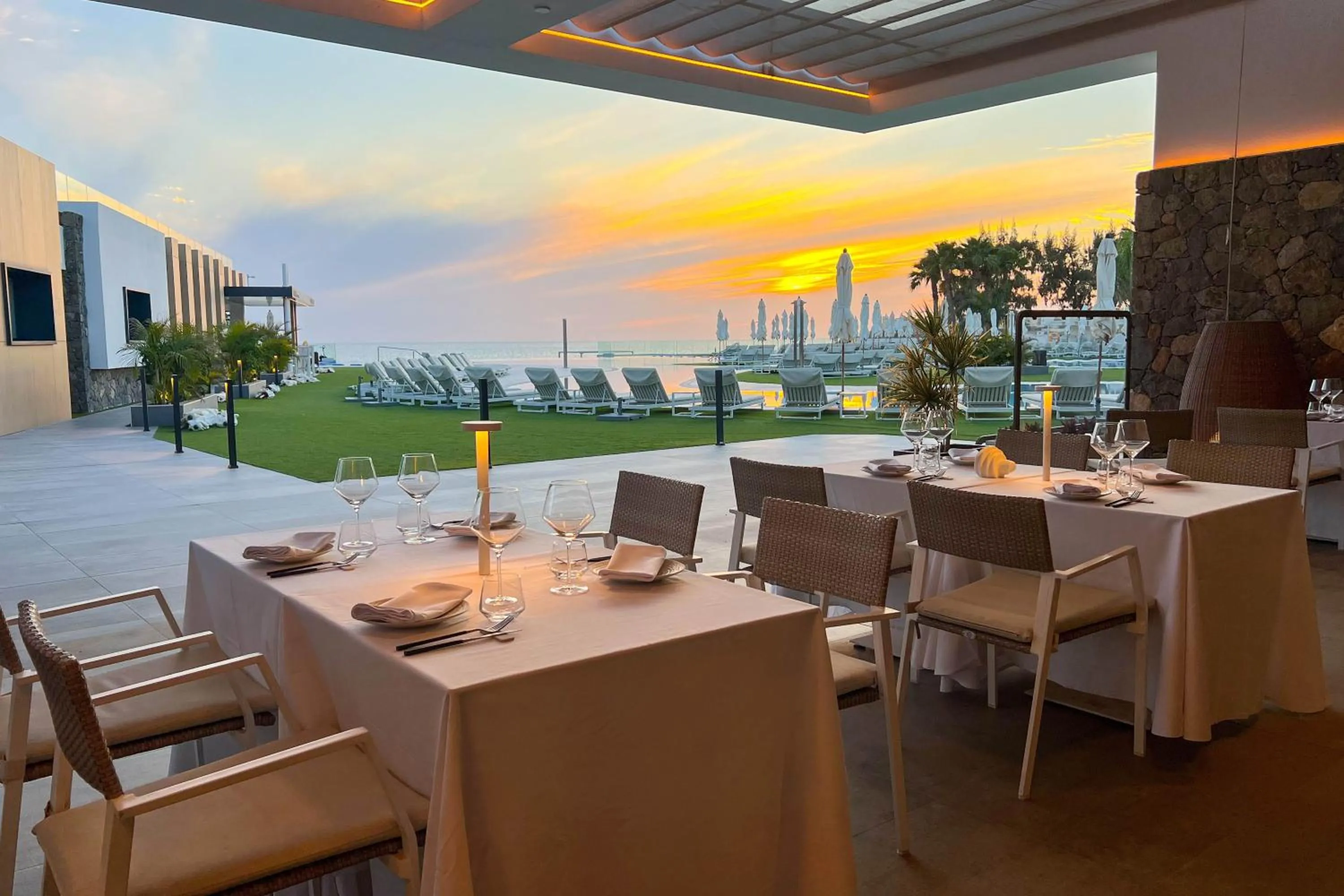 Restaurant/places to eat in Resort Cordial Santa Águeda & Perchel Beach Club